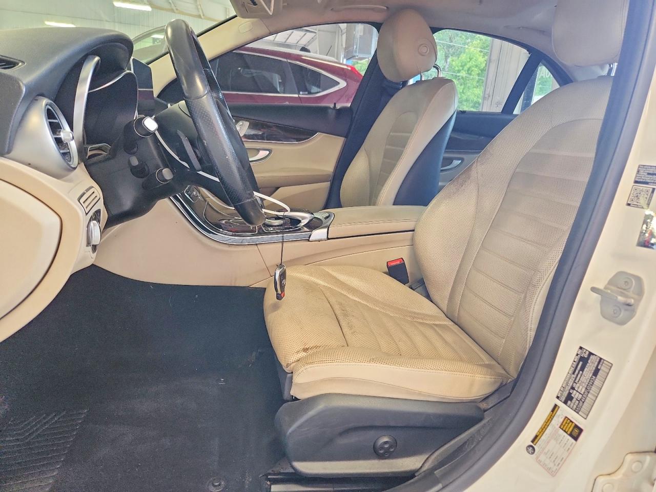 2015 Mercedes-benz C 300 4matic White vin: 55SWF4KBXFU029934