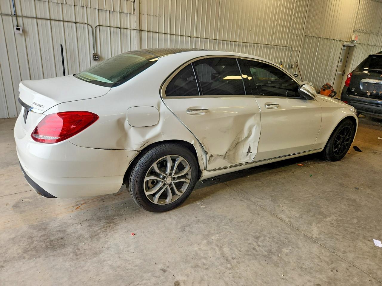 2015 Mercedes-benz C 300 4matic White vin: 55SWF4KBXFU029934