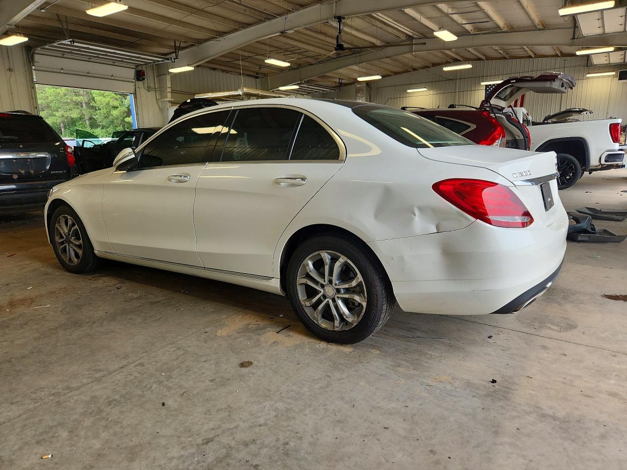 2015 Mercedes-benz C 300 4matic White vin: 55SWF4KBXFU029934