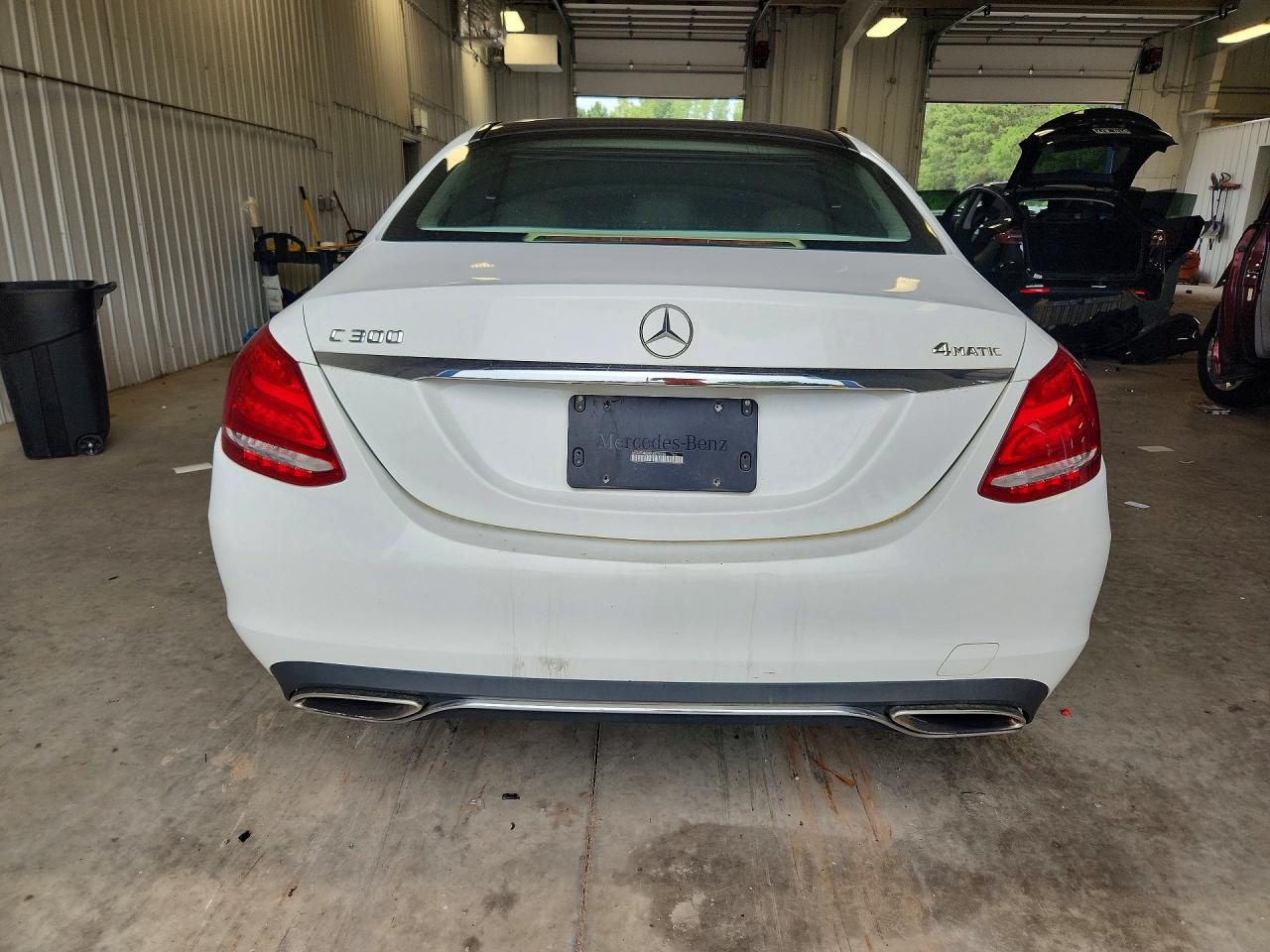 2015 Mercedes-benz C 300 4matic White vin: 55SWF4KBXFU029934