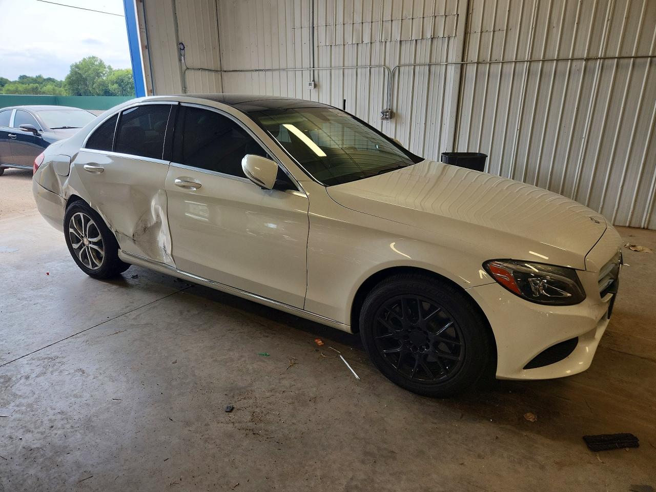 2015 Mercedes-benz C 300 4matic White vin: 55SWF4KBXFU029934