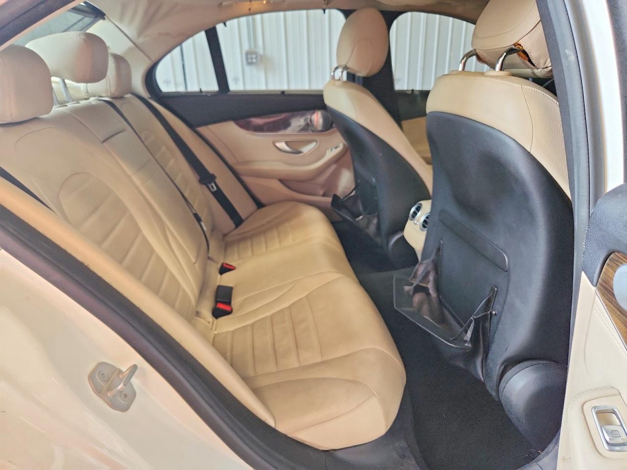 2015 Mercedes-benz C 300 4matic White vin: 55SWF4KBXFU029934