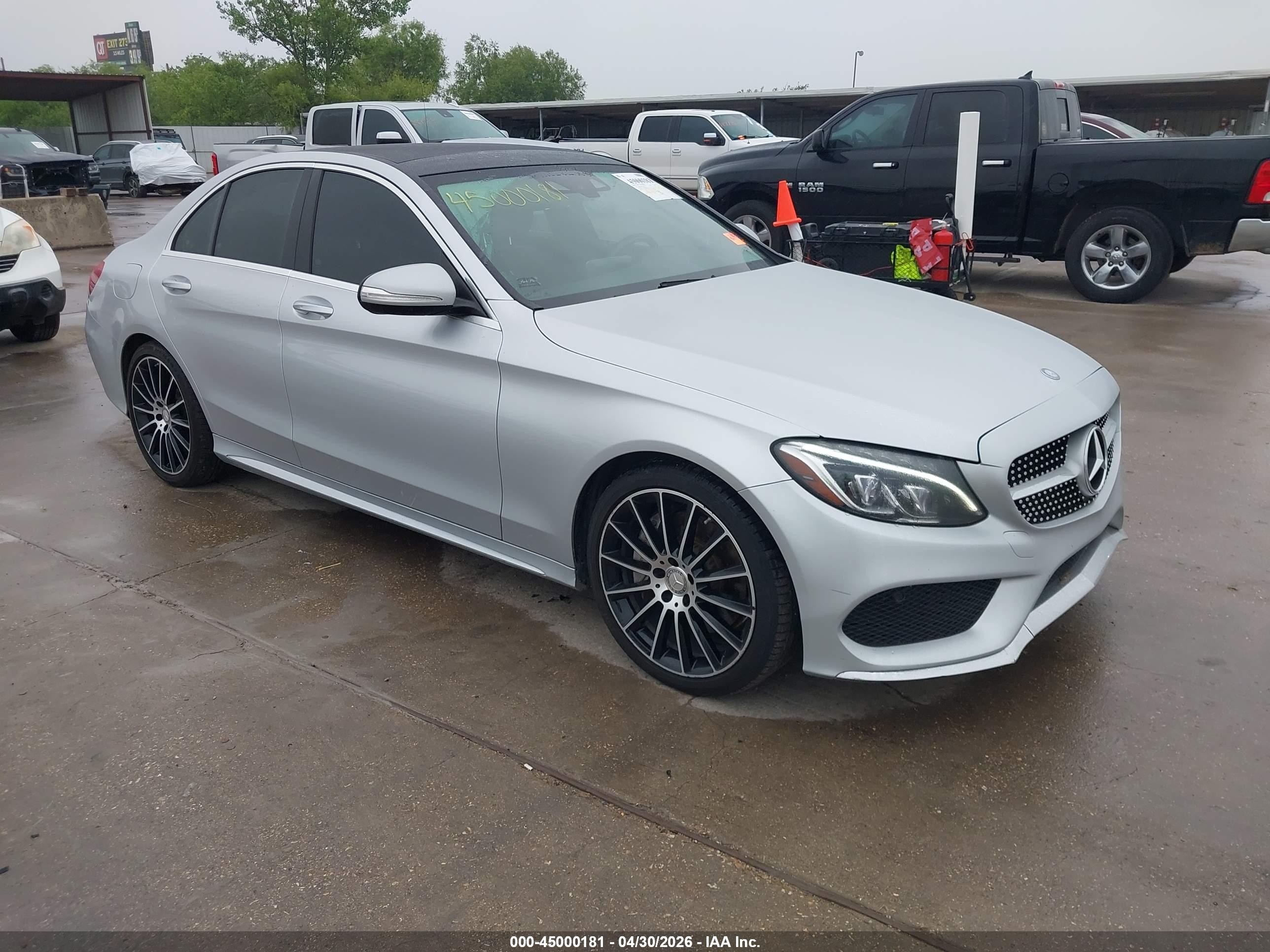 2015 Mercedes-benz C 300 Sport 4matic Серебряный vin: 55SWF4KBXFU030775