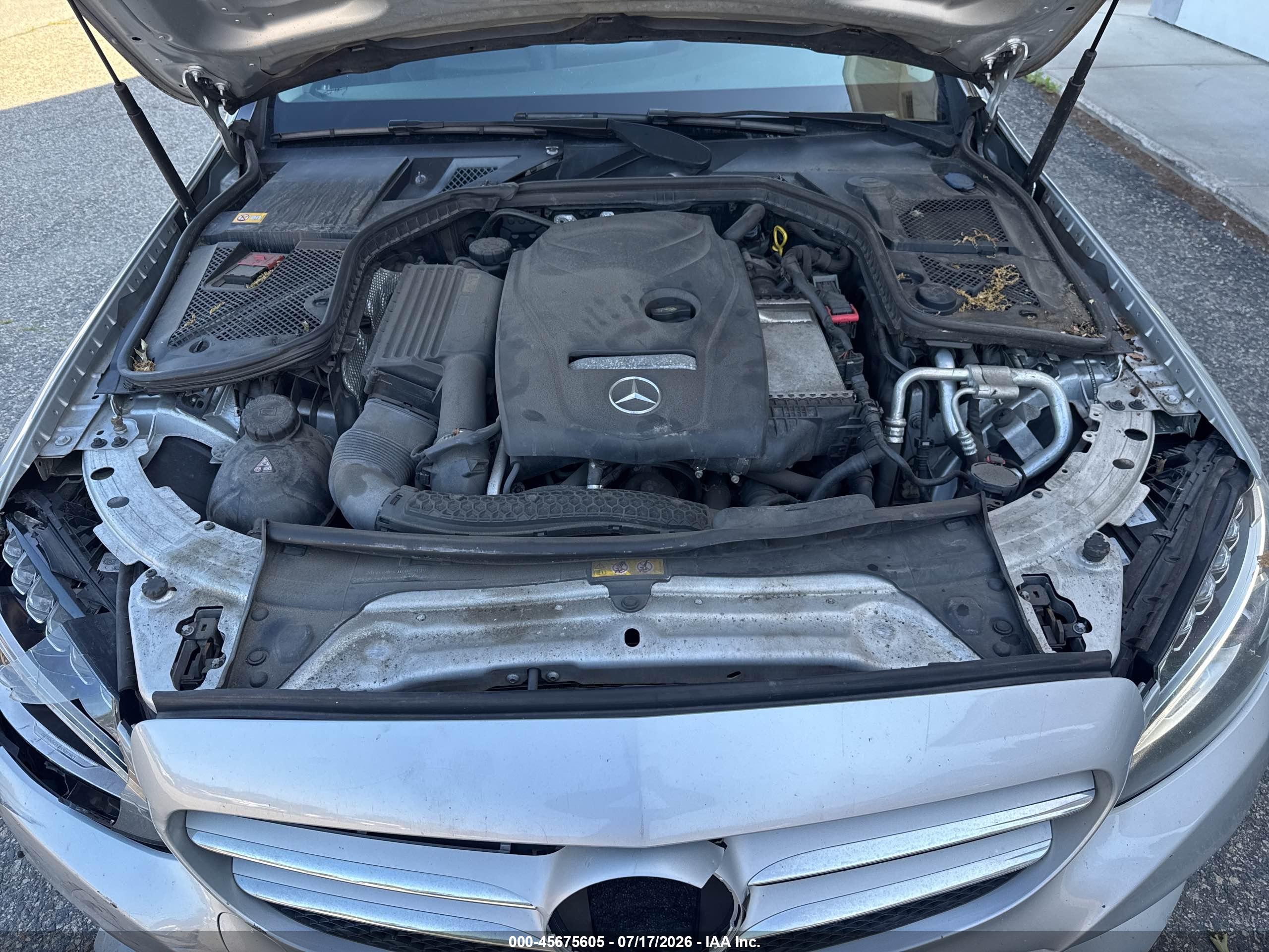 2015 Mercedes-benz C 300 4matic Серебряный vin: 55SWF4KBXFU034762