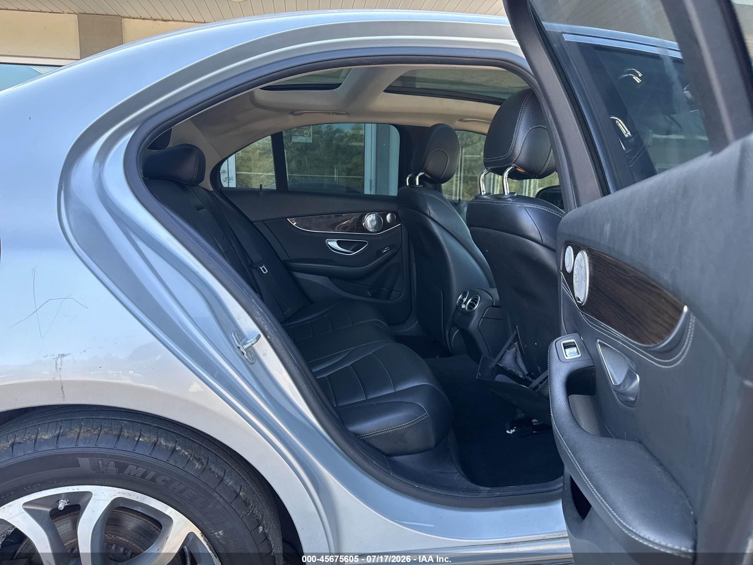 2015 Mercedes-benz C 300 4matic Серебряный vin: 55SWF4KBXFU034762