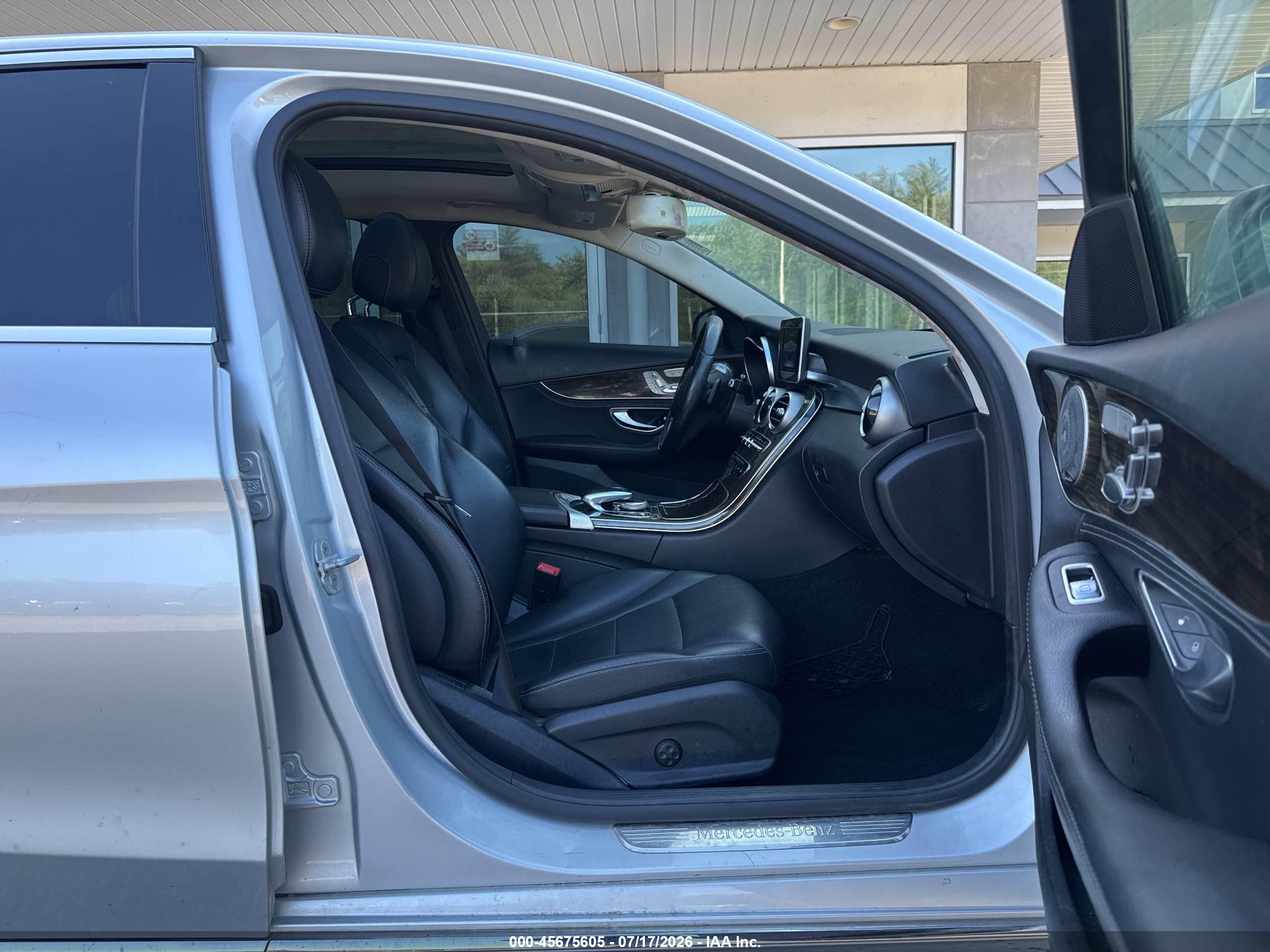 2015 Mercedes-benz C 300 4matic Серебряный vin: 55SWF4KBXFU034762