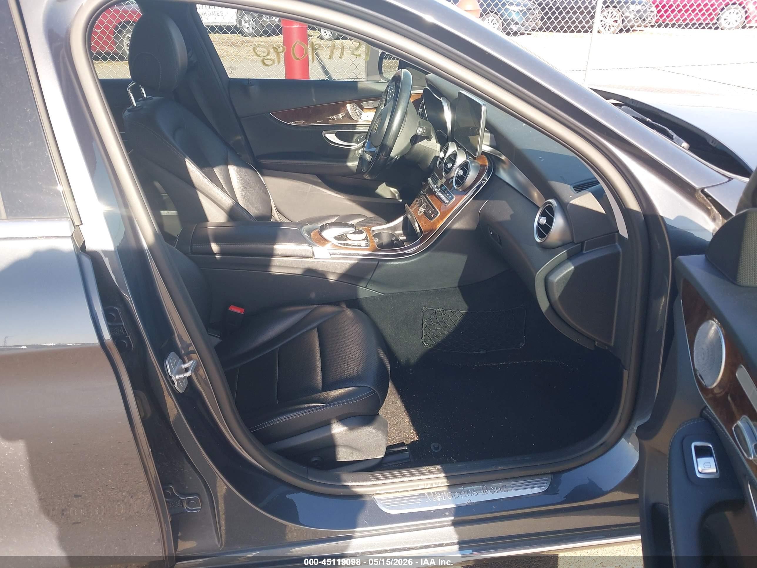 2015 Mercedes-benz C 300 4matic Серый vin: 55SWF4KBXFU058818