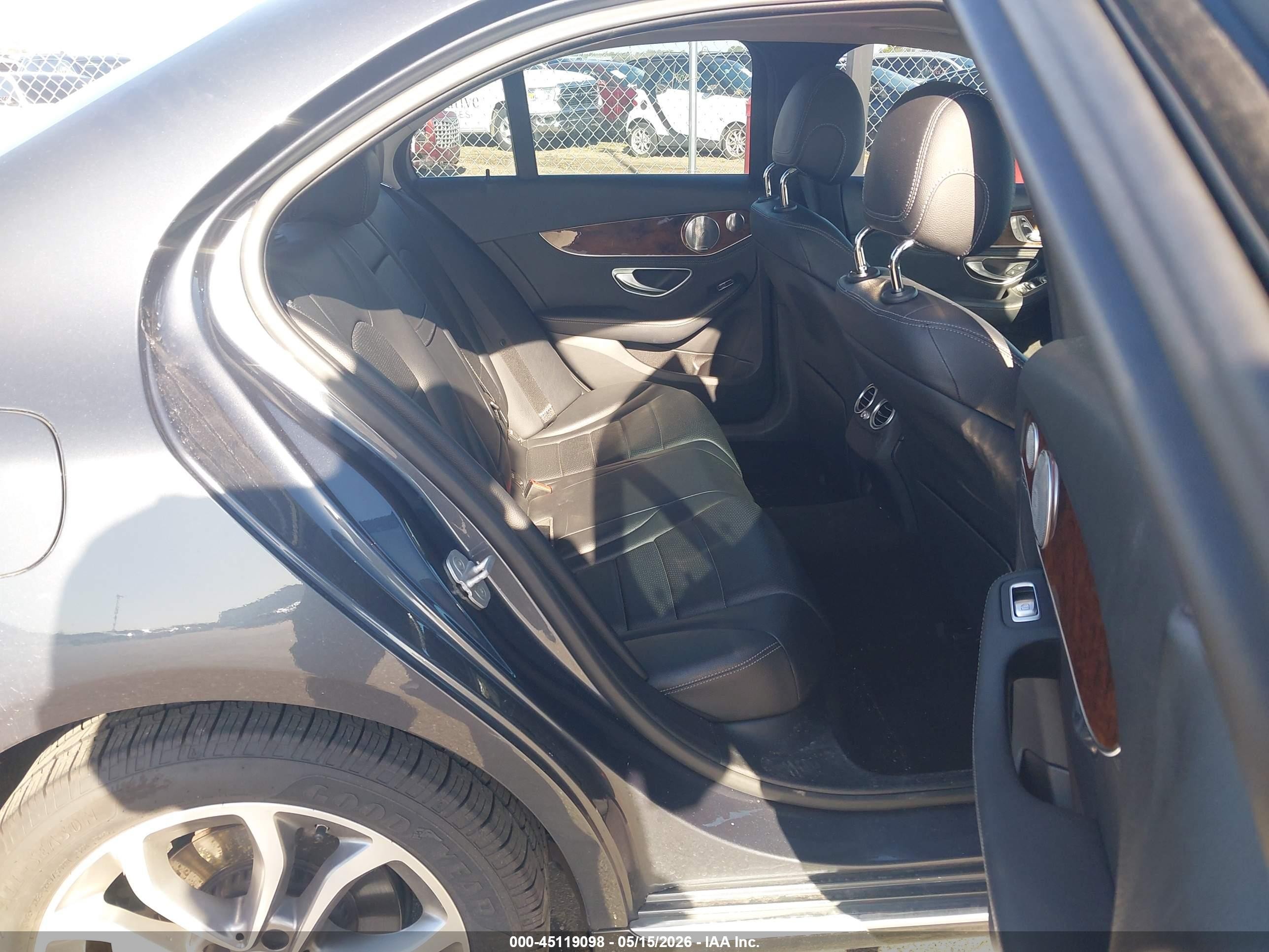 2015 Mercedes-benz C 300 4matic Серый vin: 55SWF4KBXFU058818