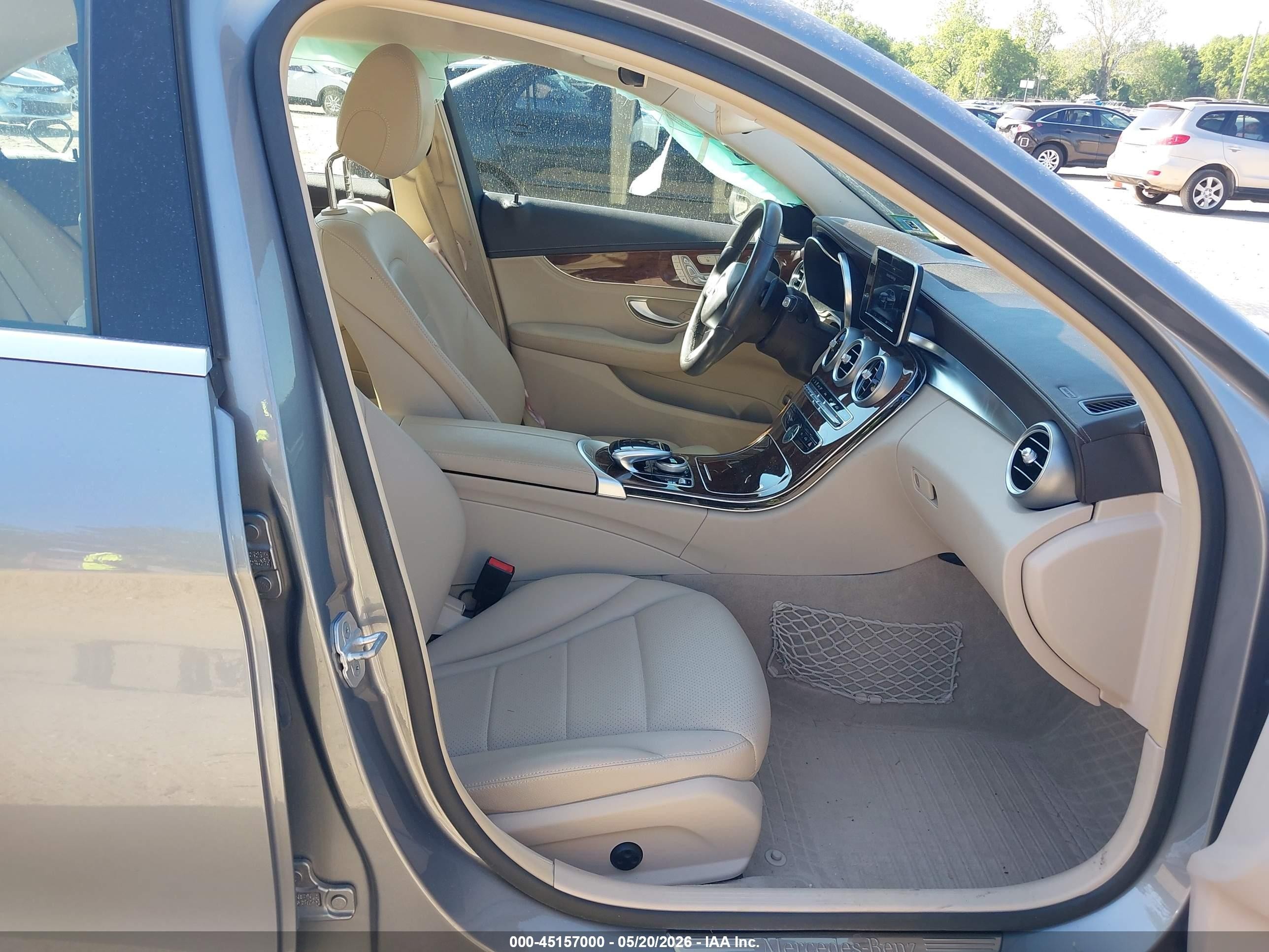 2015 Mercedes-benz C 300 Luxury 4matic Серебряный vin: 55SWF4KBXFU063050