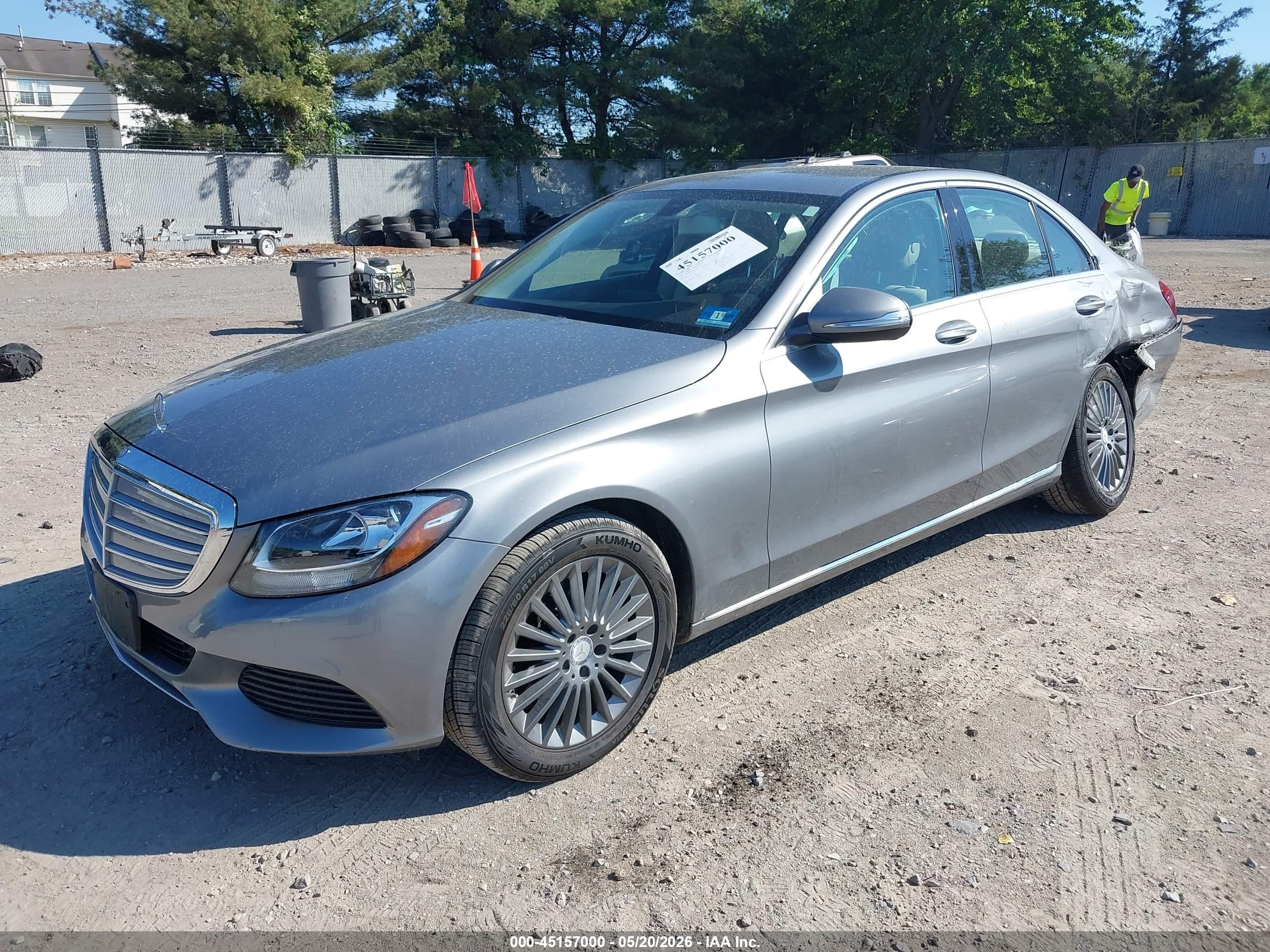 2015 Mercedes-benz C 300 Luxury 4matic Серебряный vin: 55SWF4KBXFU063050