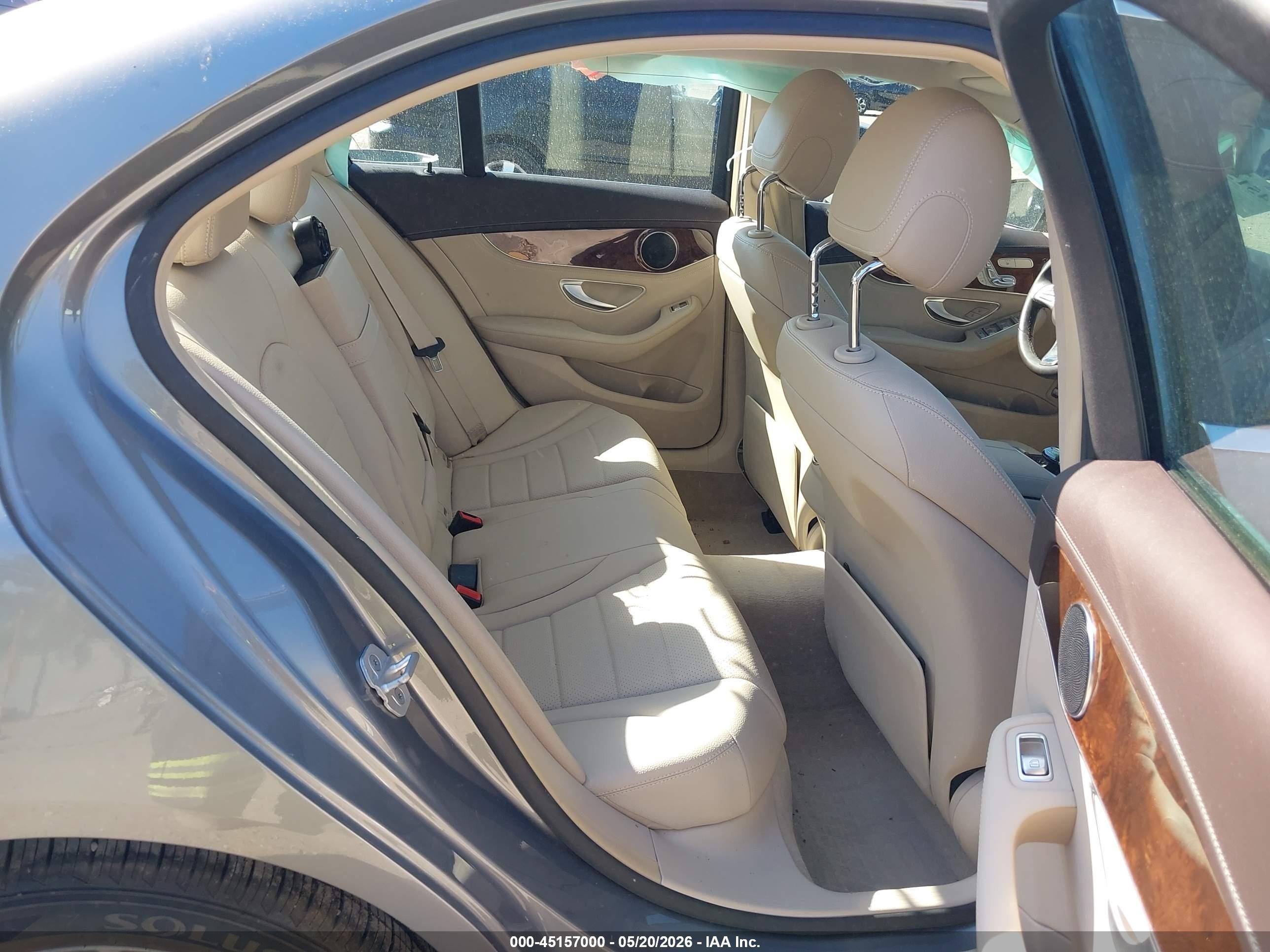 2015 Mercedes-benz C 300 Luxury 4matic Серебряный vin: 55SWF4KBXFU063050