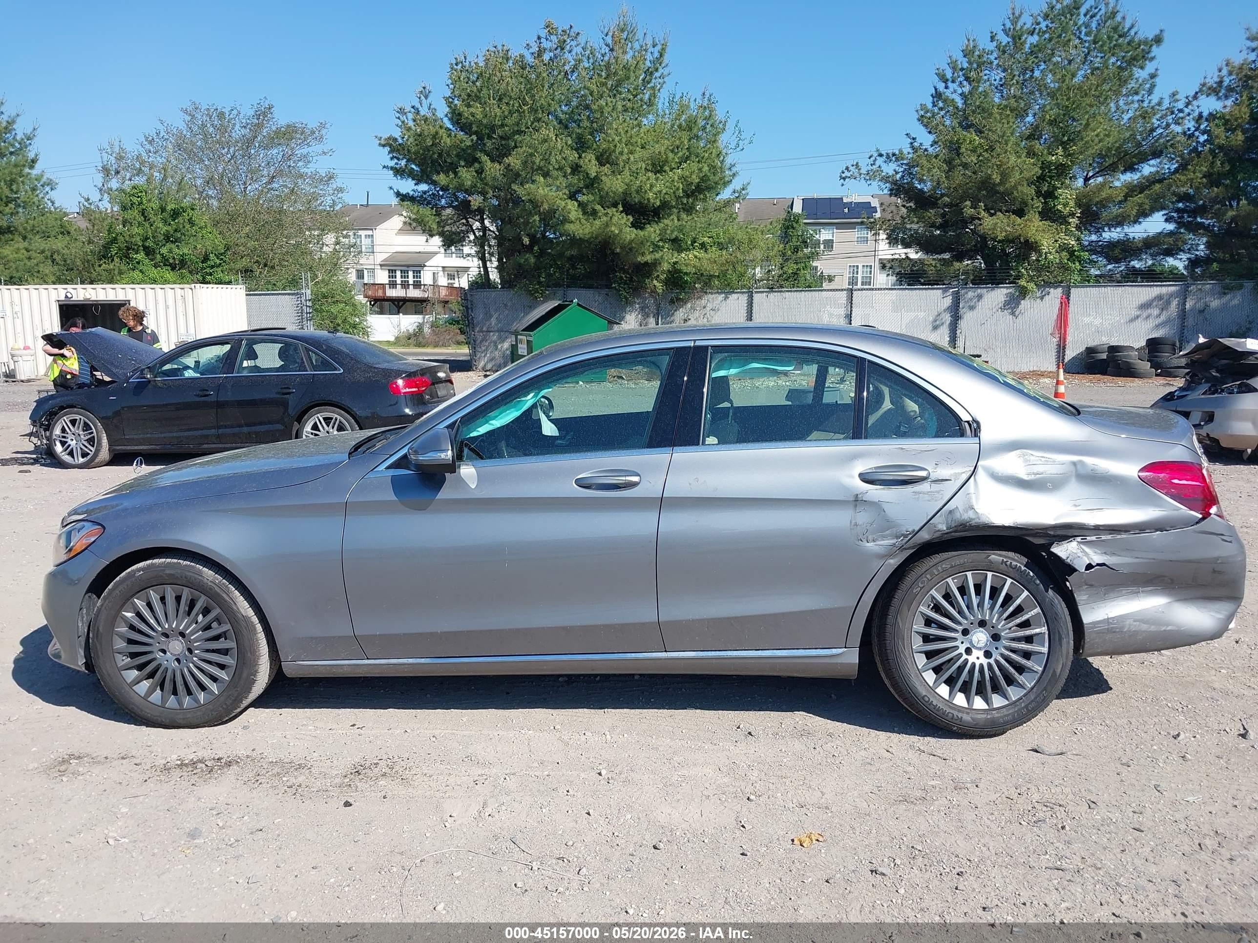 2015 Mercedes-benz C 300 Luxury 4matic Серебряный vin: 55SWF4KBXFU063050