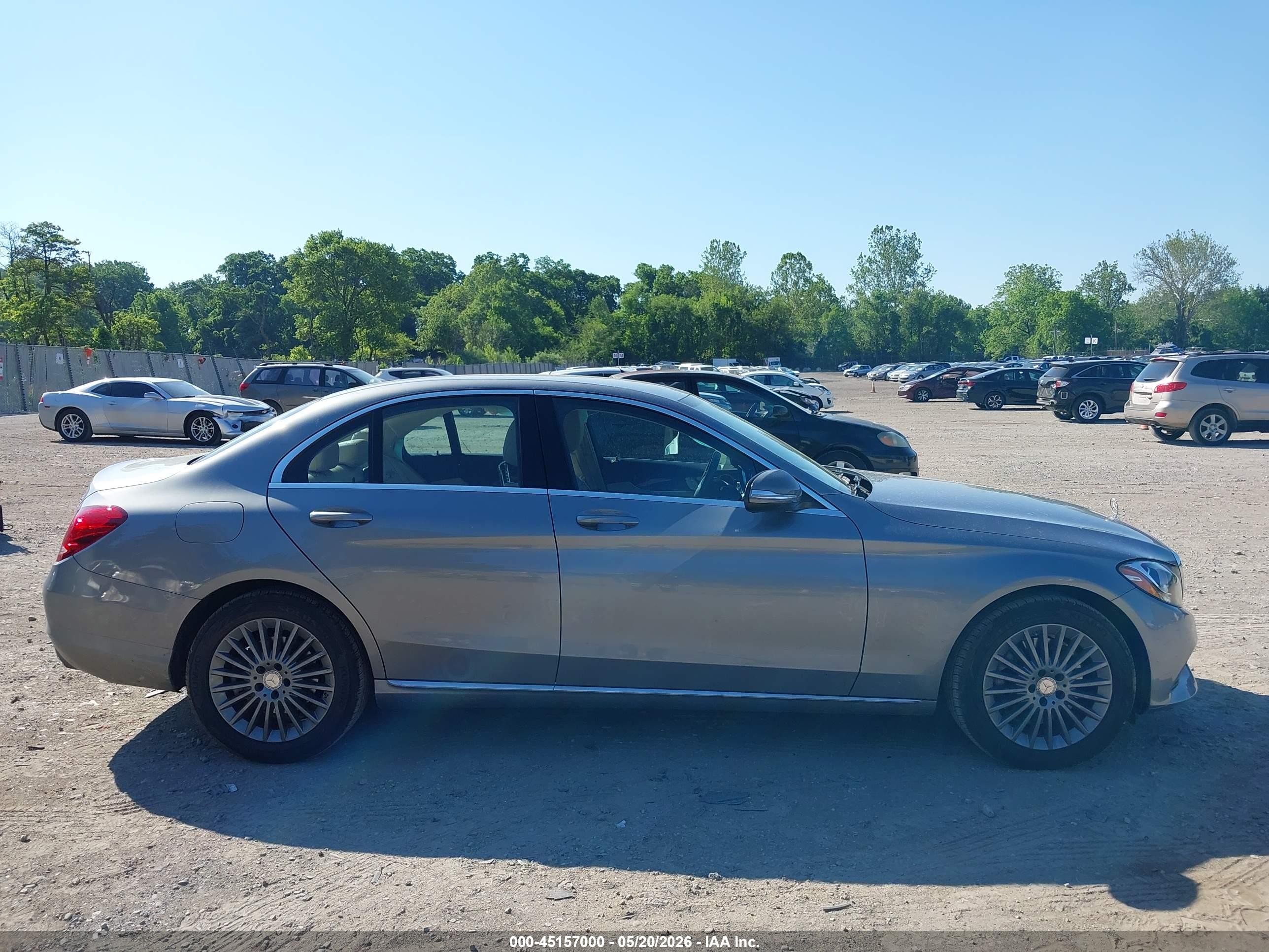 2015 Mercedes-benz C 300 Luxury 4matic Серебряный vin: 55SWF4KBXFU063050