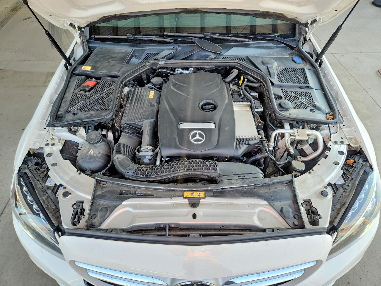 2015 Mercedes-benz C 300 4matic White vin: 55SWF4KBXFU065994