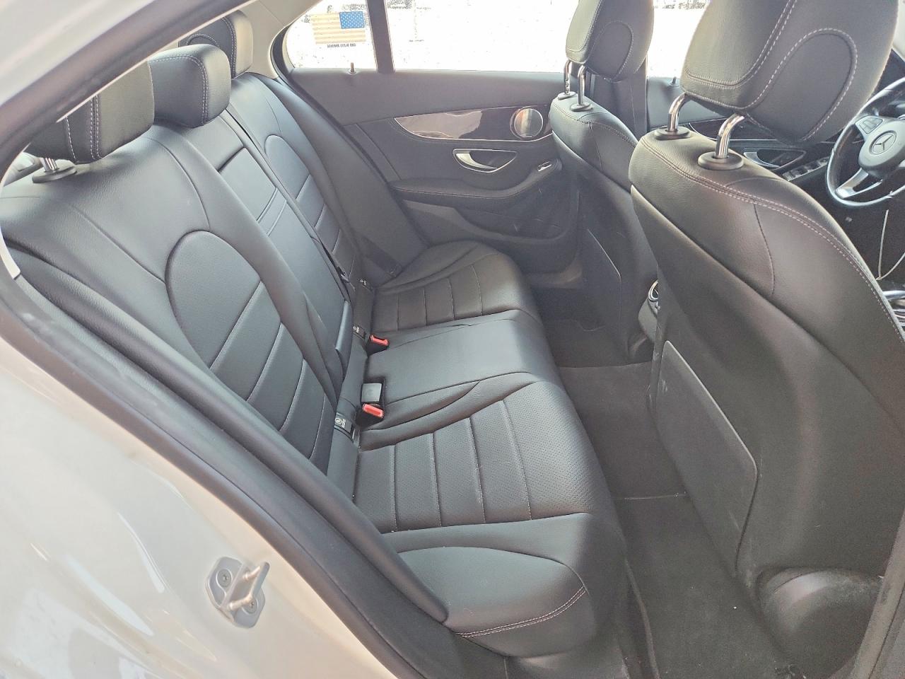 2015 Mercedes-benz C 300 4matic White vin: 55SWF4KBXFU065994