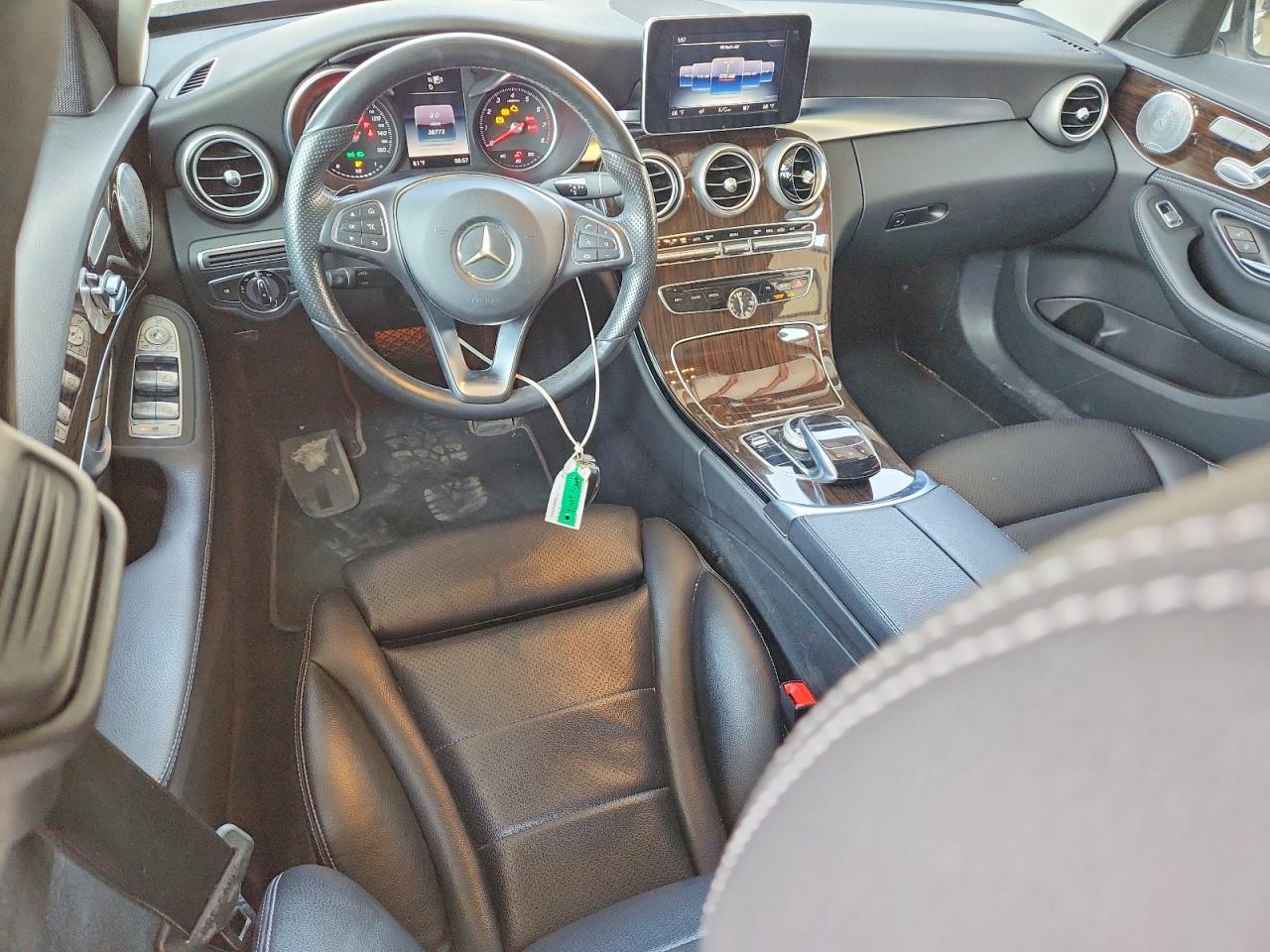 2015 Mercedes-benz C 300 4matic White vin: 55SWF4KBXFU065994