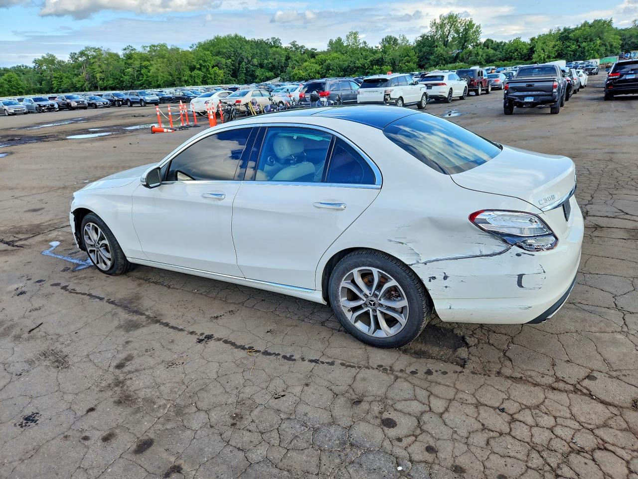 2018 Mercedes-benz C 300 4matic White vin: 55SWF4KBXJU259868