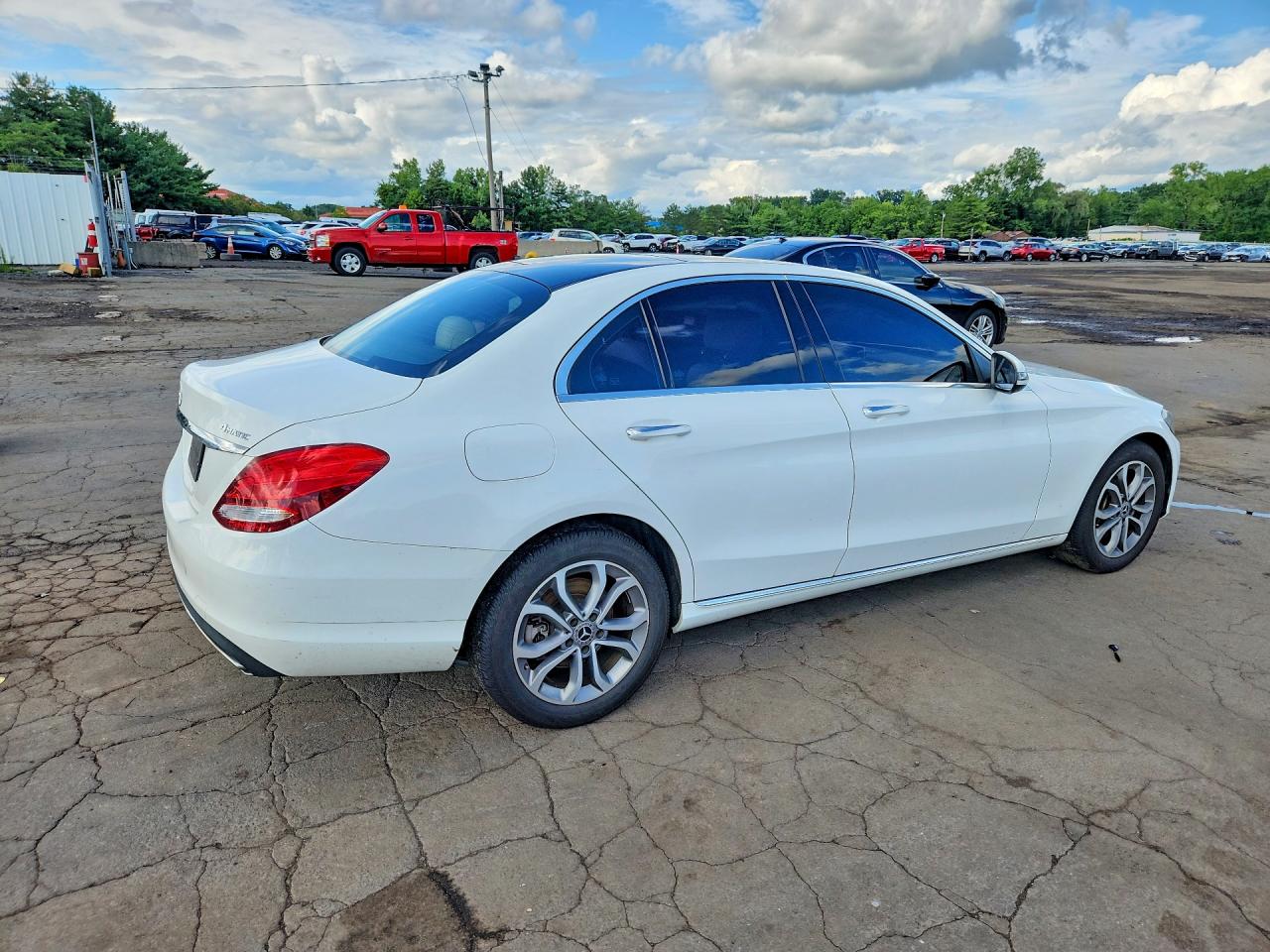2018 Mercedes-benz C 300 4matic White vin: 55SWF4KBXJU259868