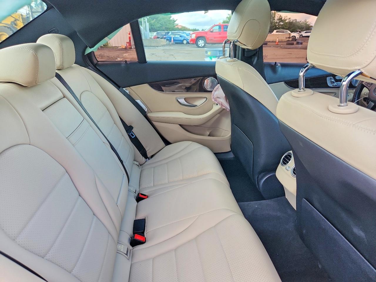 2018 Mercedes-benz C 300 4matic White vin: 55SWF4KBXJU259868