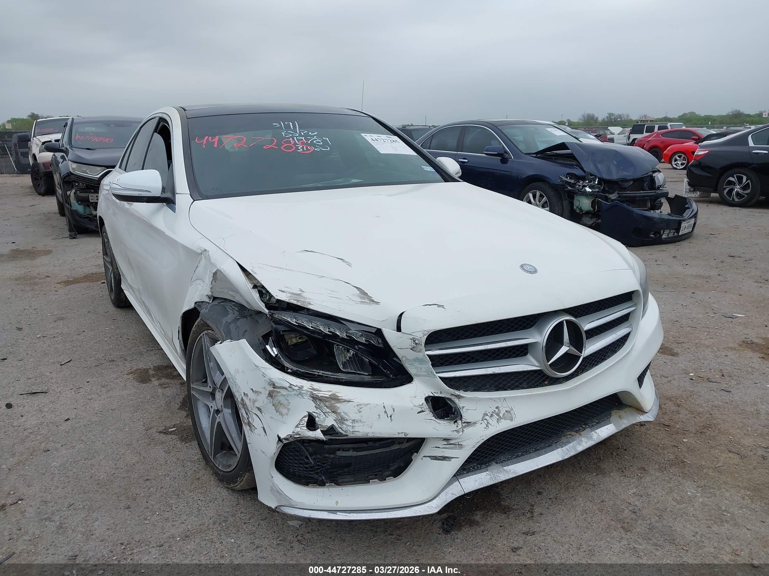 2015 Mercedes-benz C 400 4matic Белый vin: 55SWF6GB0FU031082
