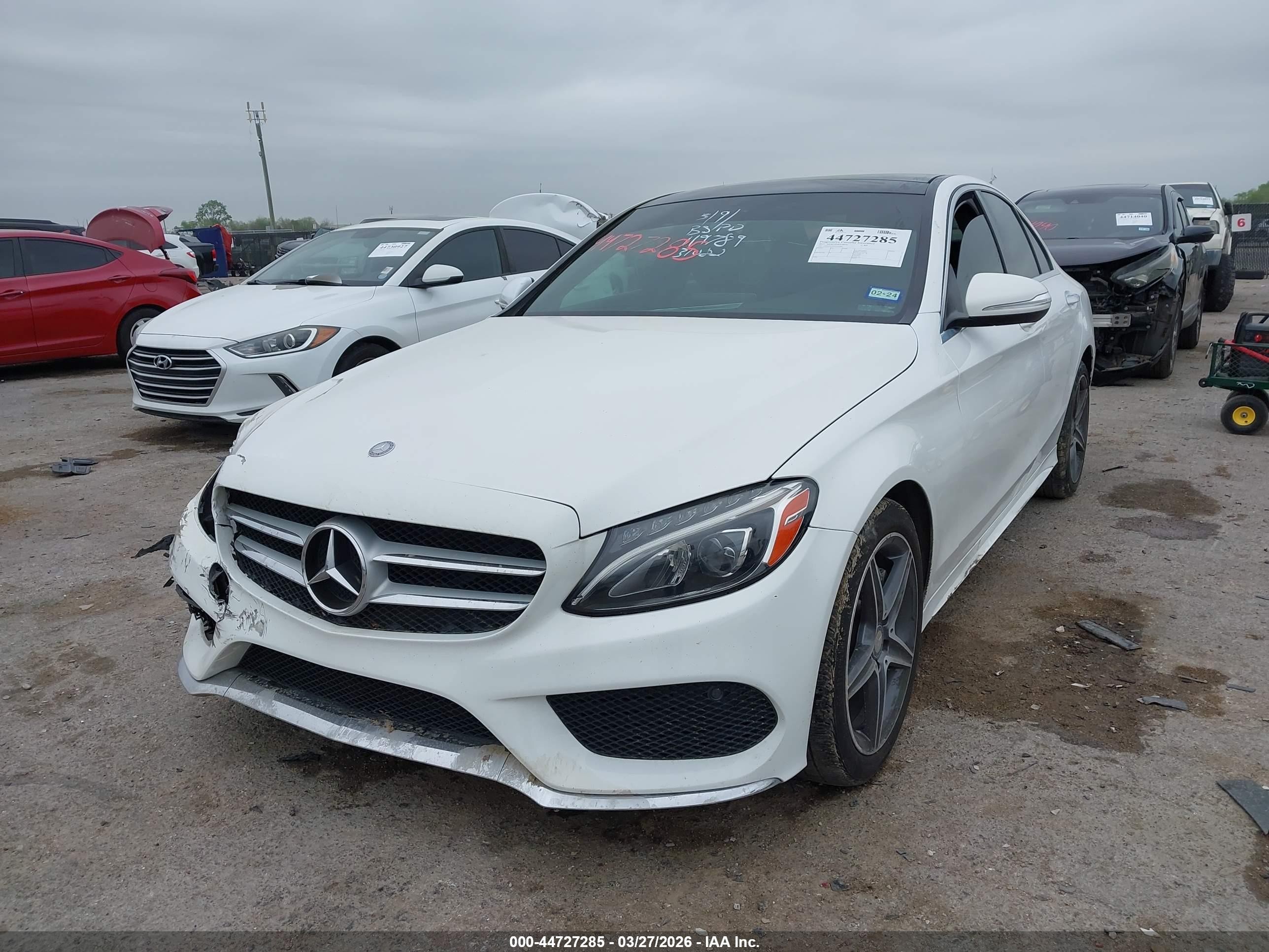 2015 Mercedes-benz C 400 4matic Белый vin: 55SWF6GB0FU031082