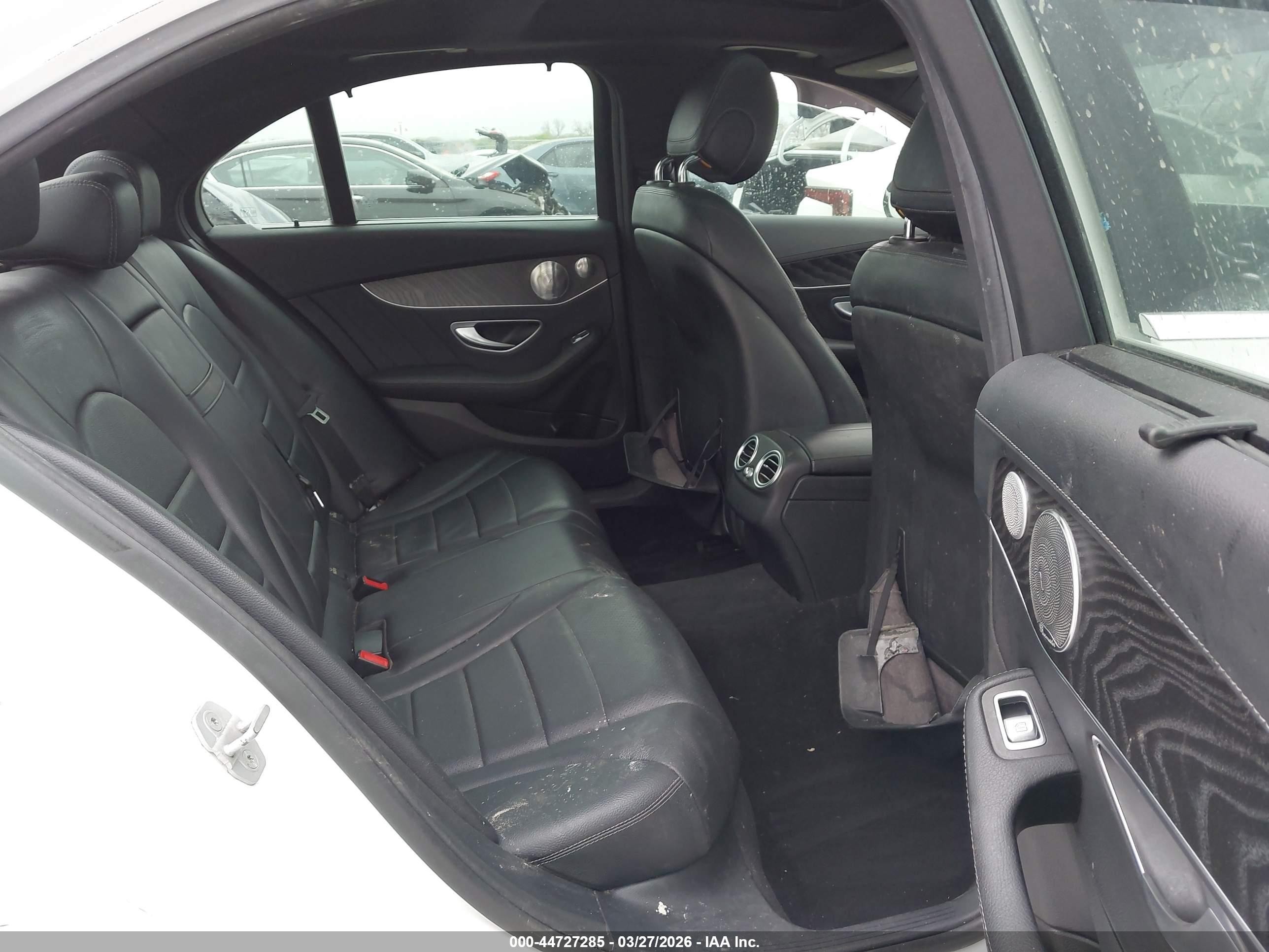 2015 Mercedes-benz C 400 4matic Белый vin: 55SWF6GB0FU031082