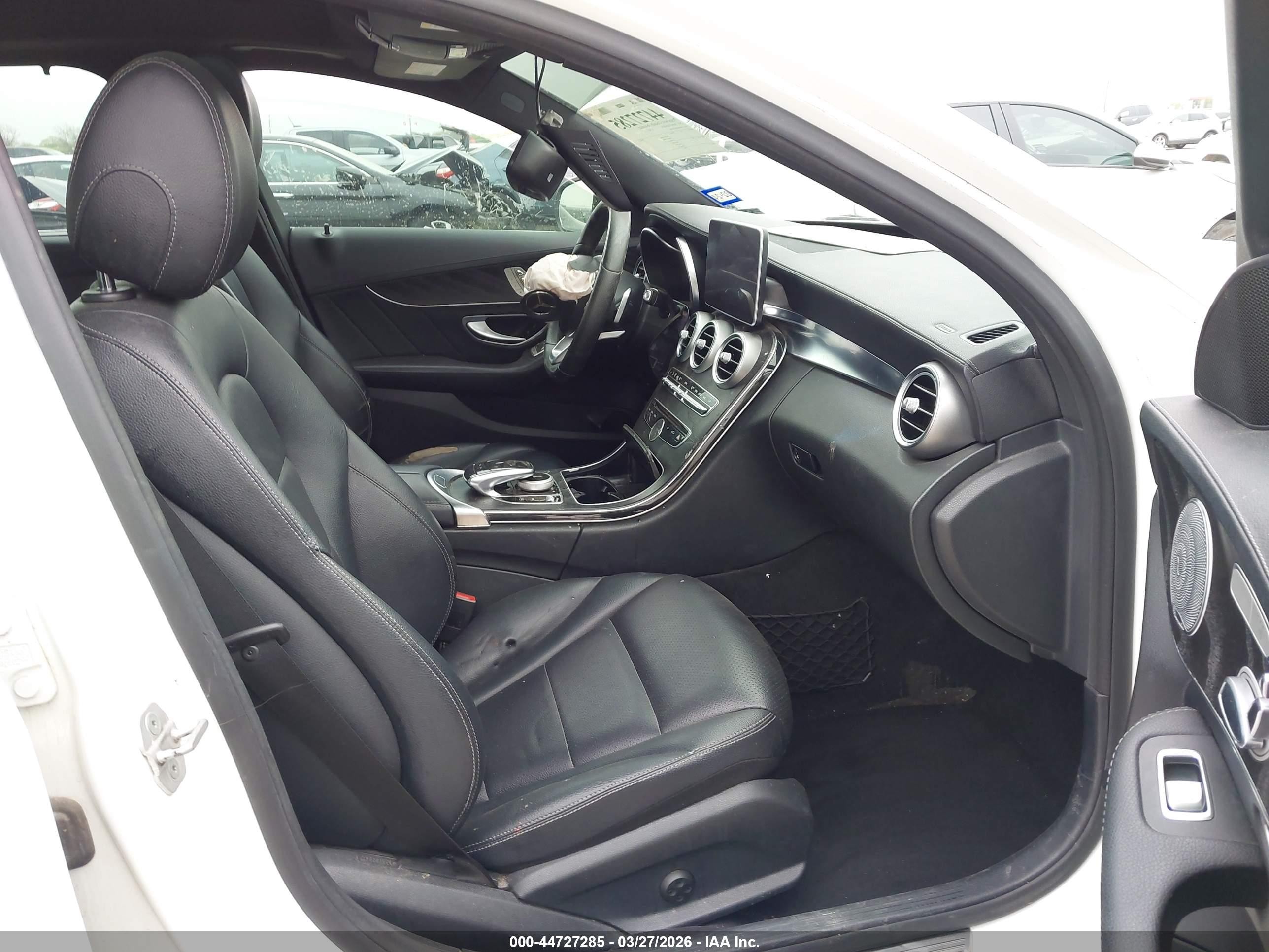 2015 Mercedes-benz C 400 4matic Белый vin: 55SWF6GB0FU031082