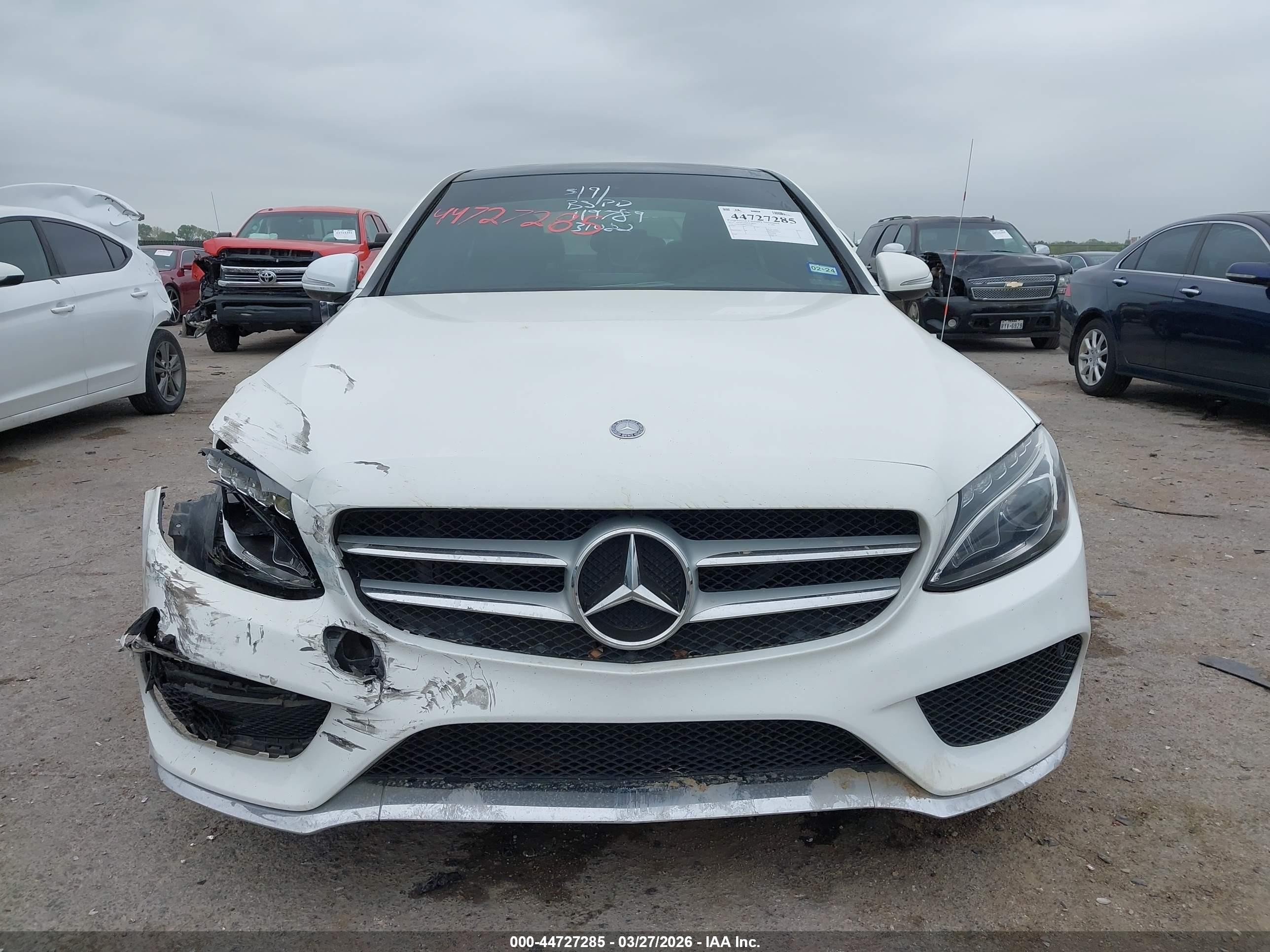 2015 Mercedes-benz C 400 4matic Белый vin: 55SWF6GB0FU031082