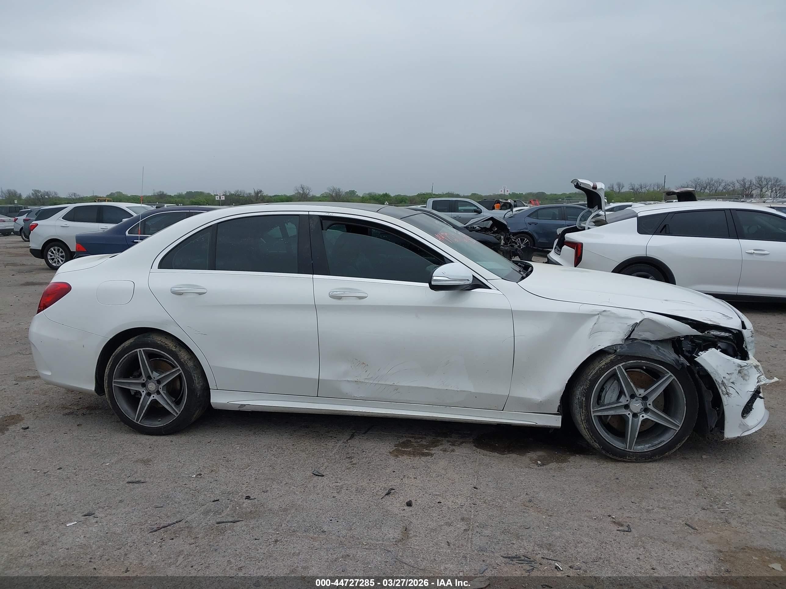 2015 Mercedes-benz C 400 4matic Белый vin: 55SWF6GB0FU031082