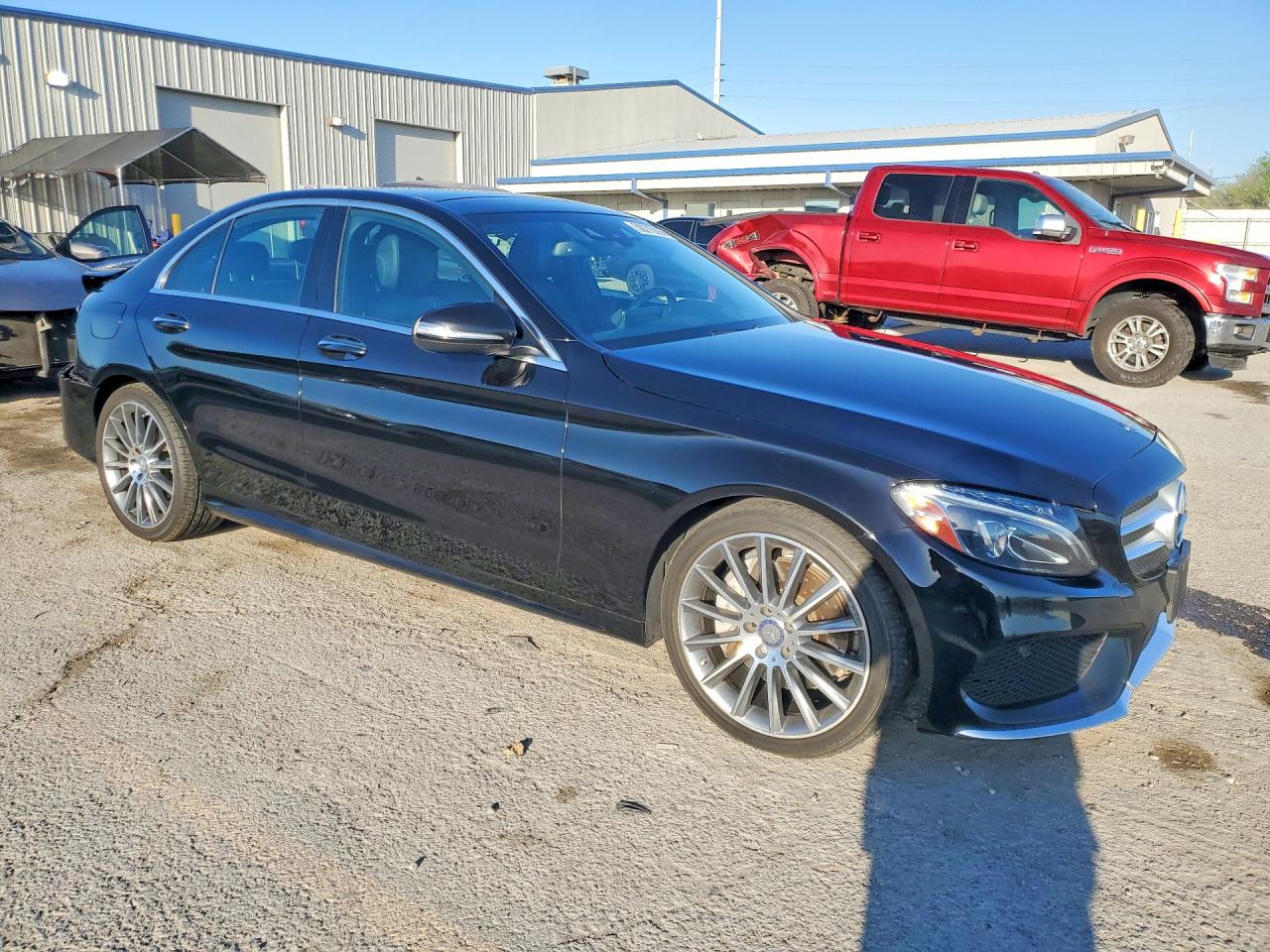 2015 Mercedes-benz C 400 4matic Черный vin: 55SWF6GB1FU027316