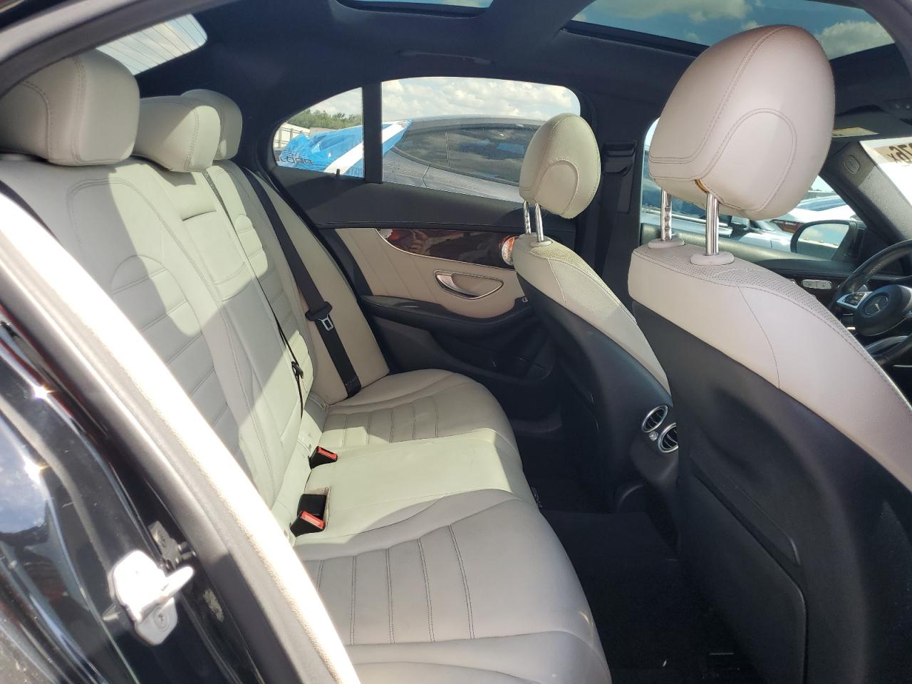 2015 Mercedes-benz C 400 4matic Черный vin: 55SWF6GB1FU032239