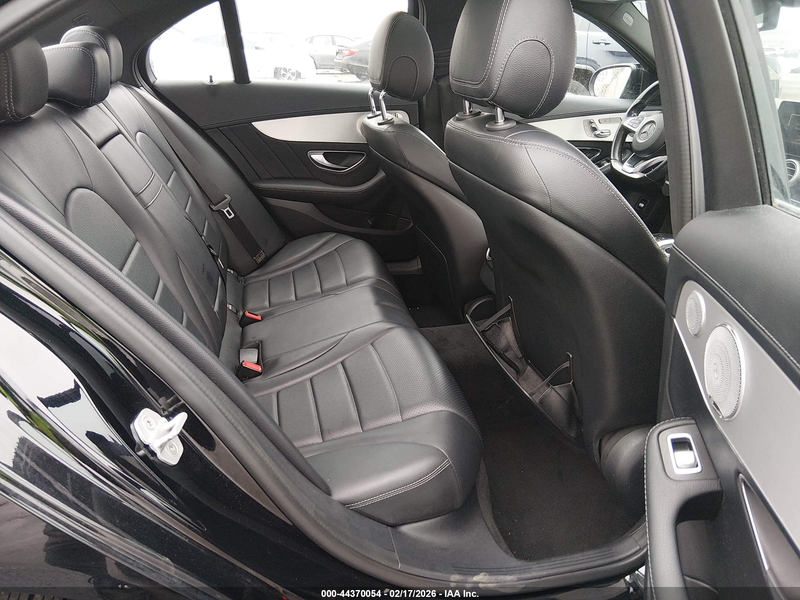 2015 Mercedes-benz C 400 4matic Черный vin: 55SWF6GB2FU009388