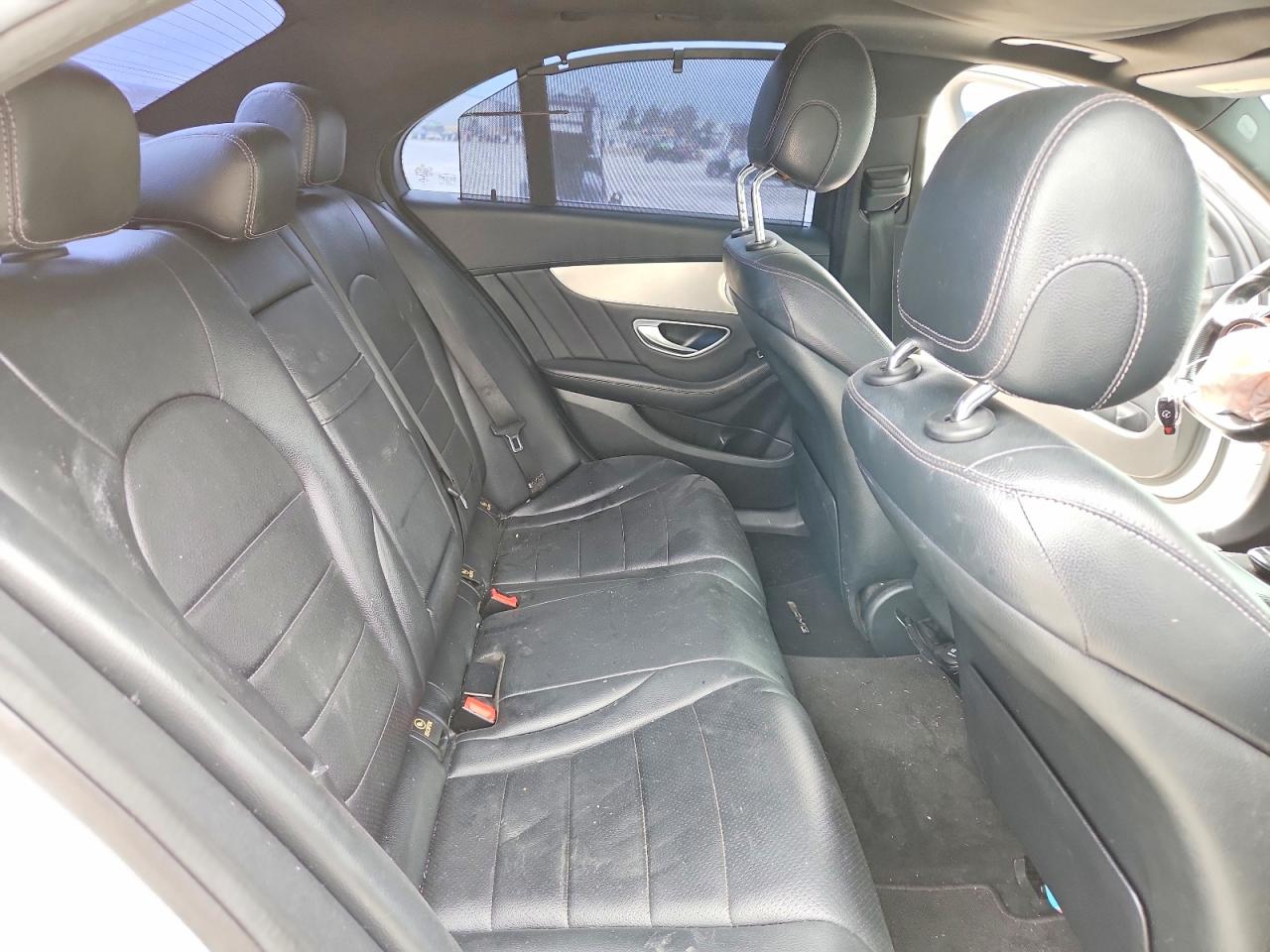 2015 Mercedes-benz C 400 4matic White vin: 55SWF6GB2FU035361