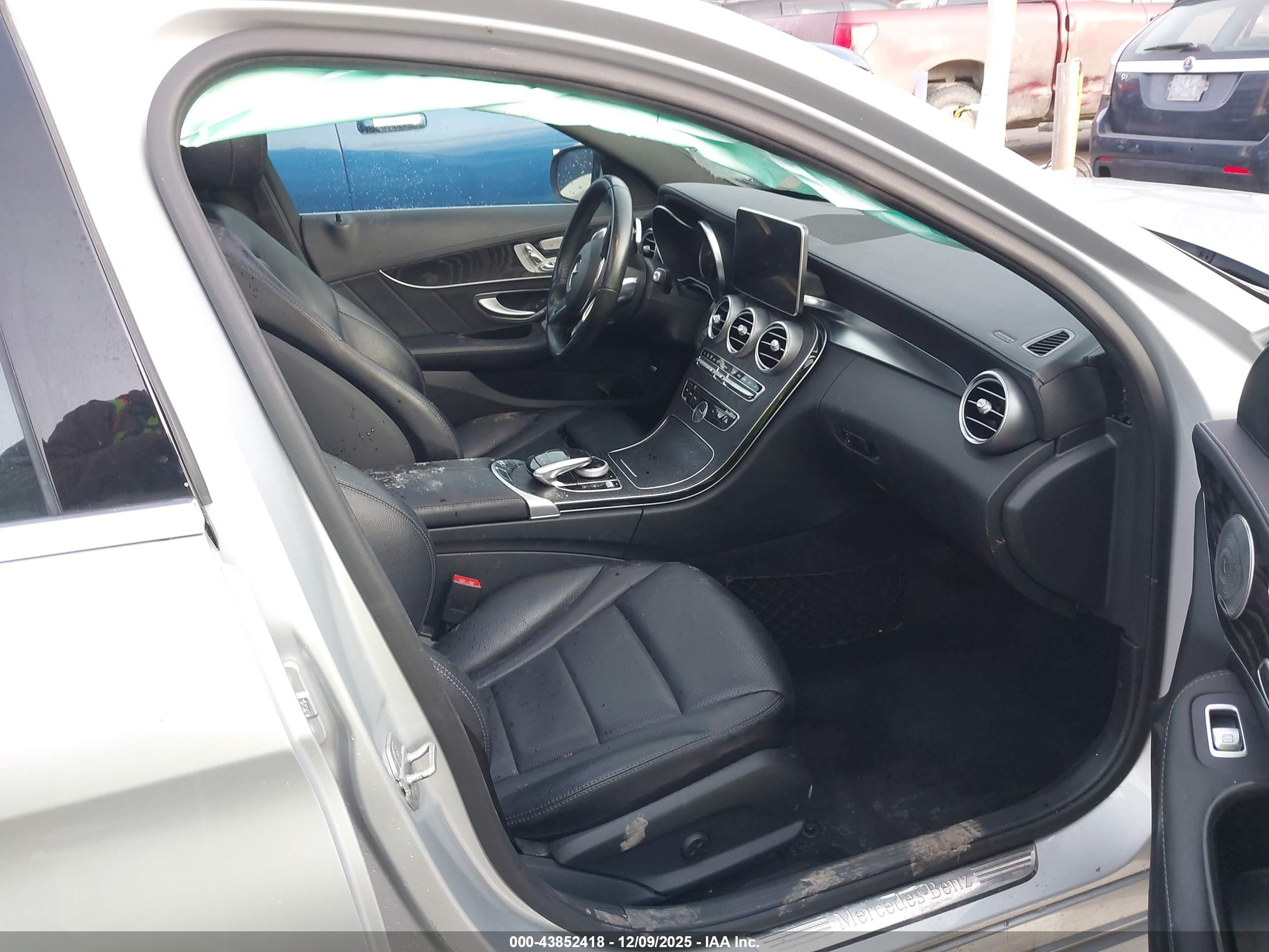 2015 Mercedes-benz C 400 4matic Серебряный vin: 55SWF6GB4FU003365