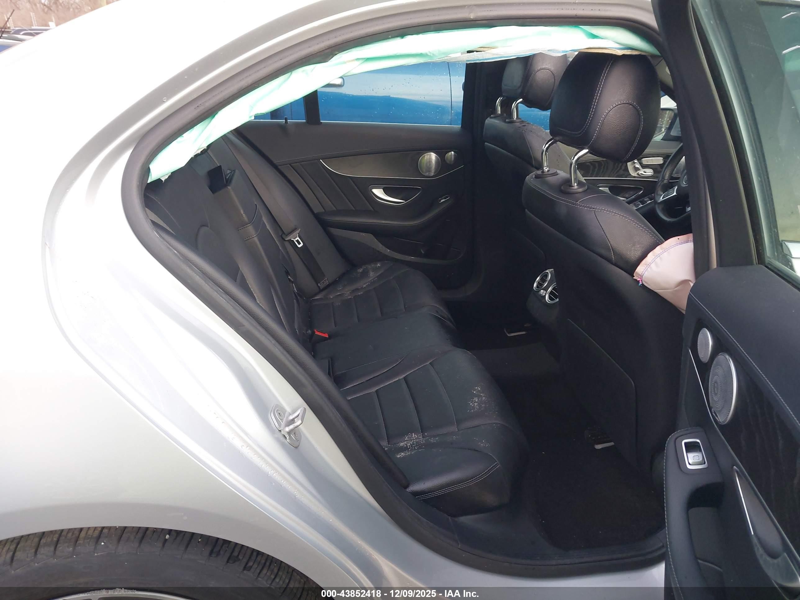 2015 Mercedes-benz C 400 4matic Серебряный vin: 55SWF6GB4FU003365