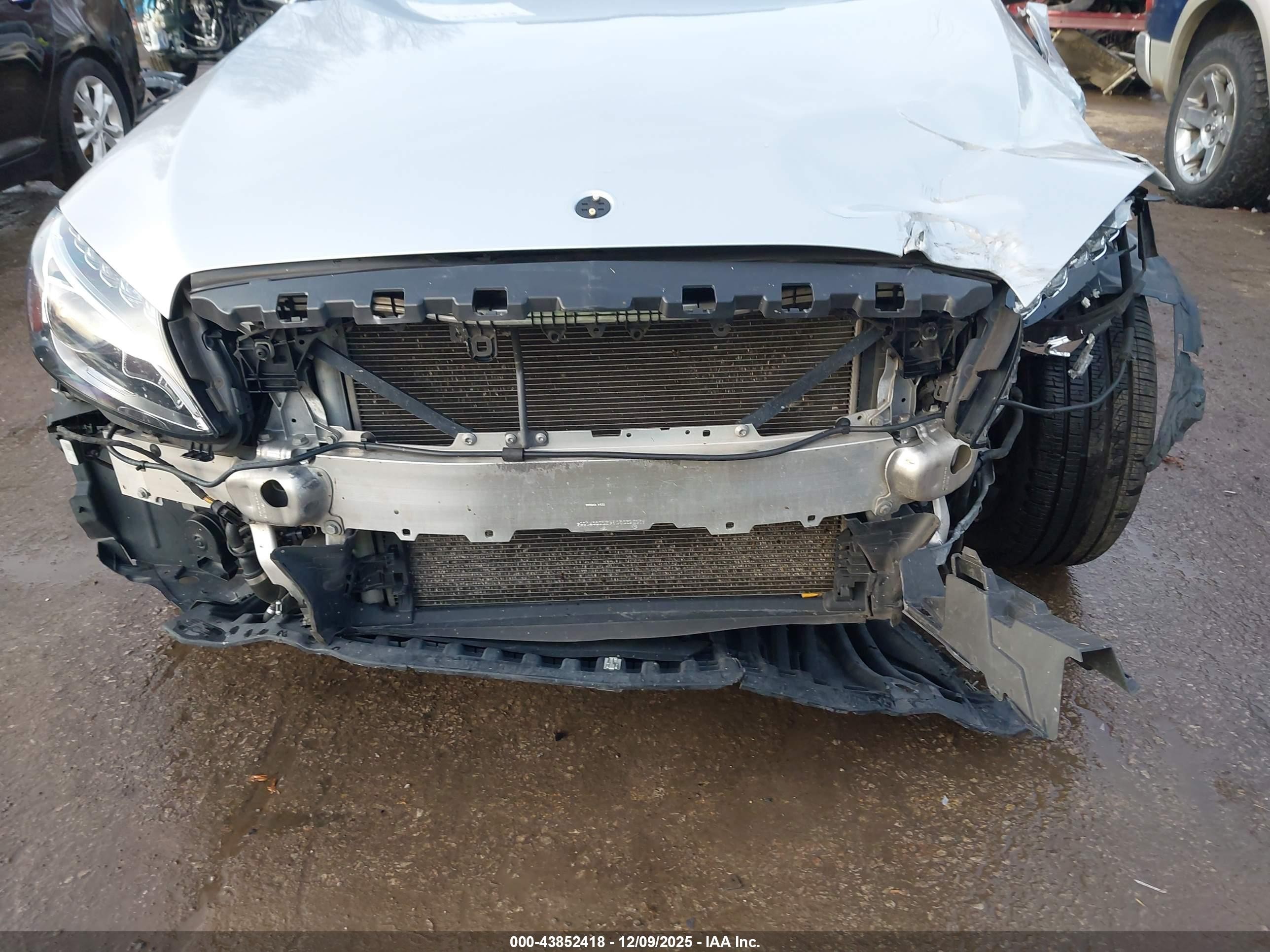2015 Mercedes-benz C 400 4matic Серебряный vin: 55SWF6GB4FU003365