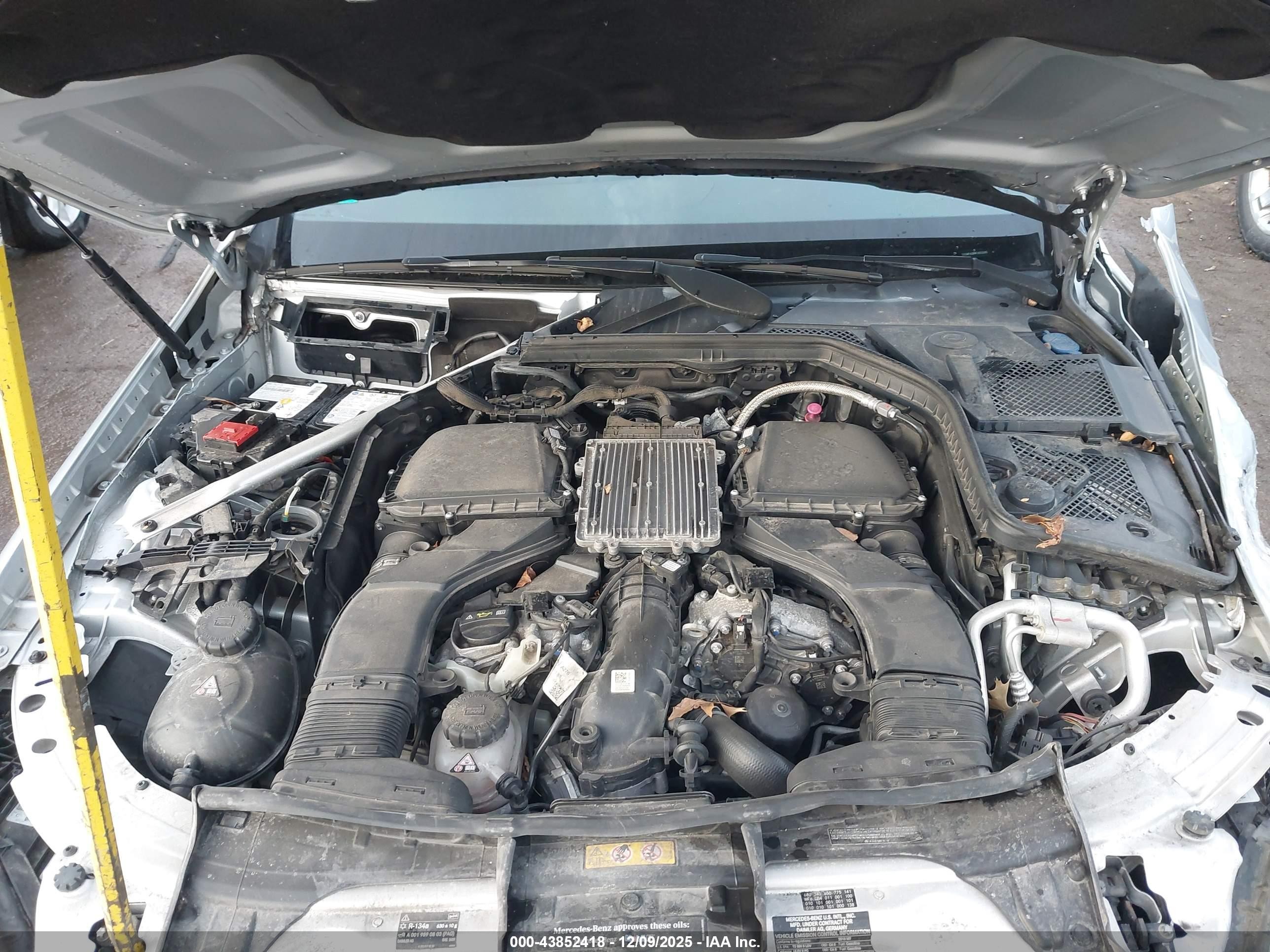 2015 Mercedes-benz C 400 4matic Серебряный vin: 55SWF6GB4FU003365