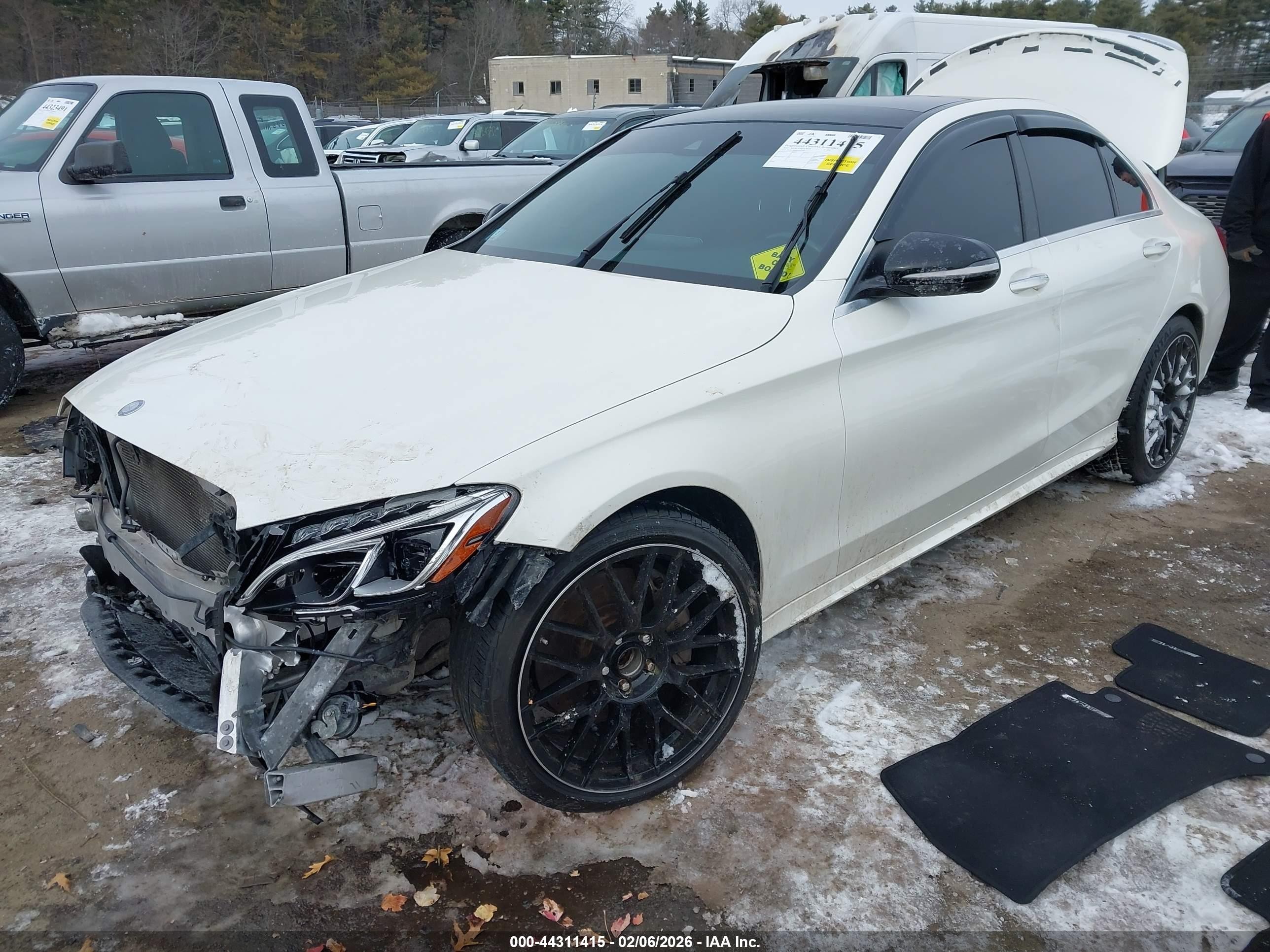 2015 Mercedes-benz C 400 4matic White vin: 55SWF6GB4FU035202