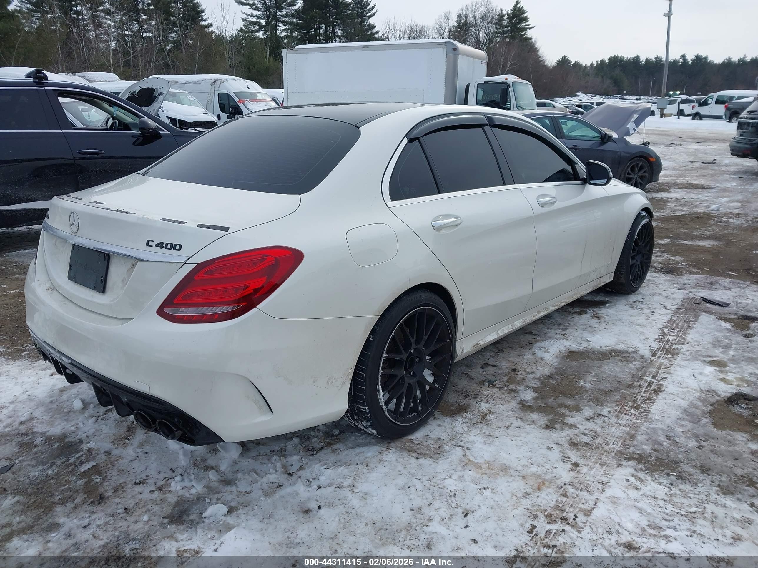2015 Mercedes-benz C 400 4matic White vin: 55SWF6GB4FU035202