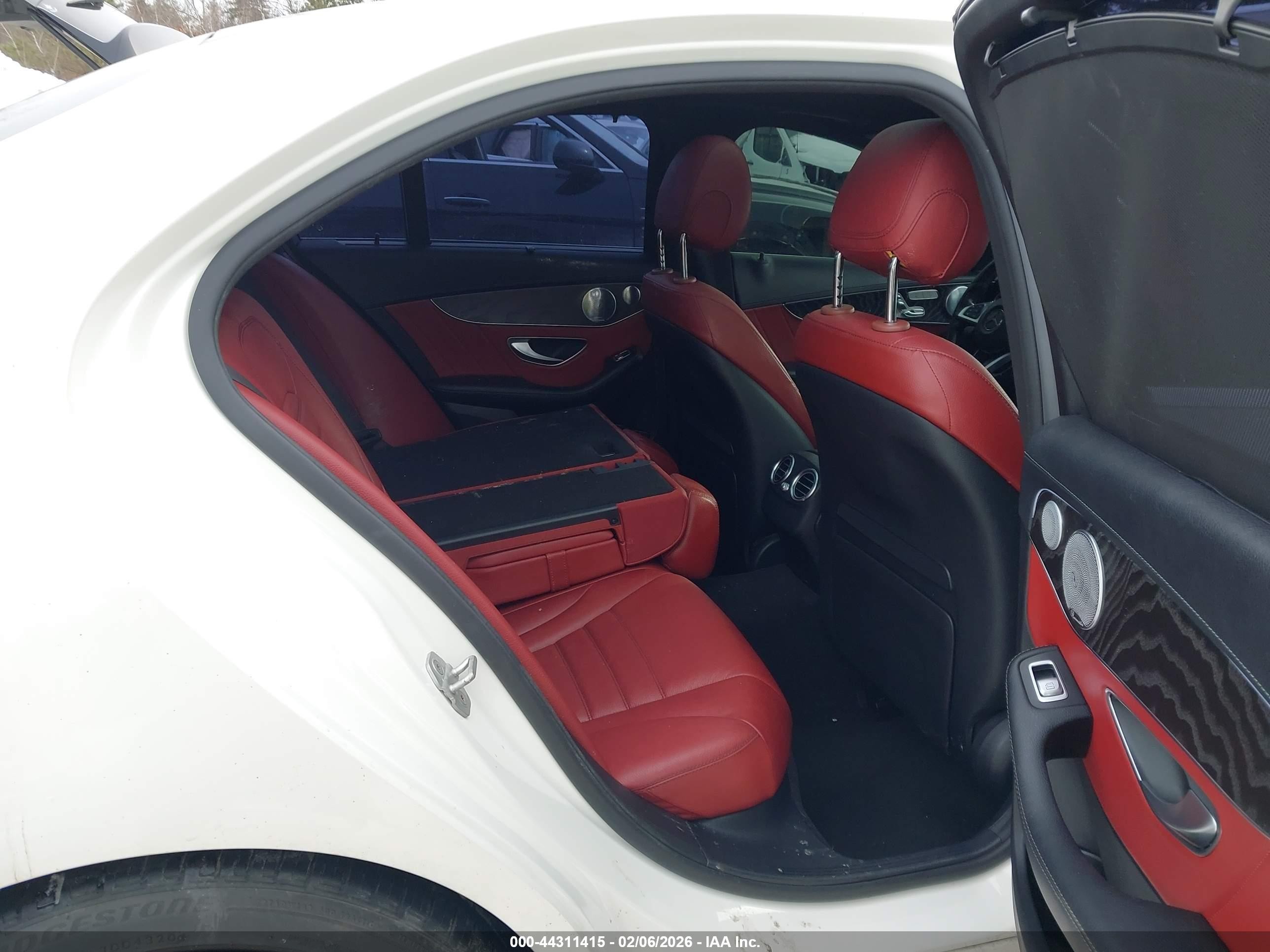 2015 Mercedes-benz C 400 4matic White vin: 55SWF6GB4FU035202