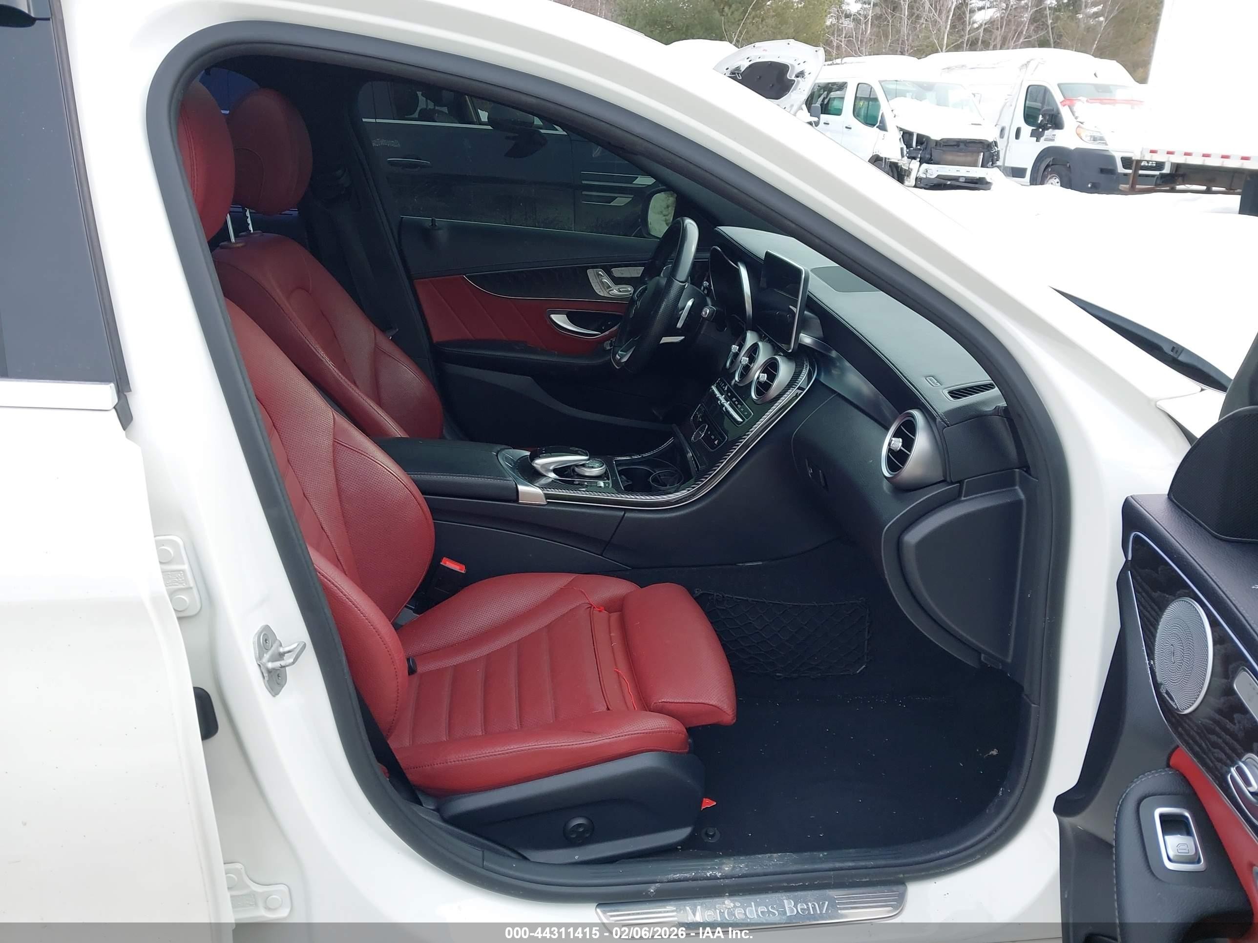 2015 Mercedes-benz C 400 4matic White vin: 55SWF6GB4FU035202