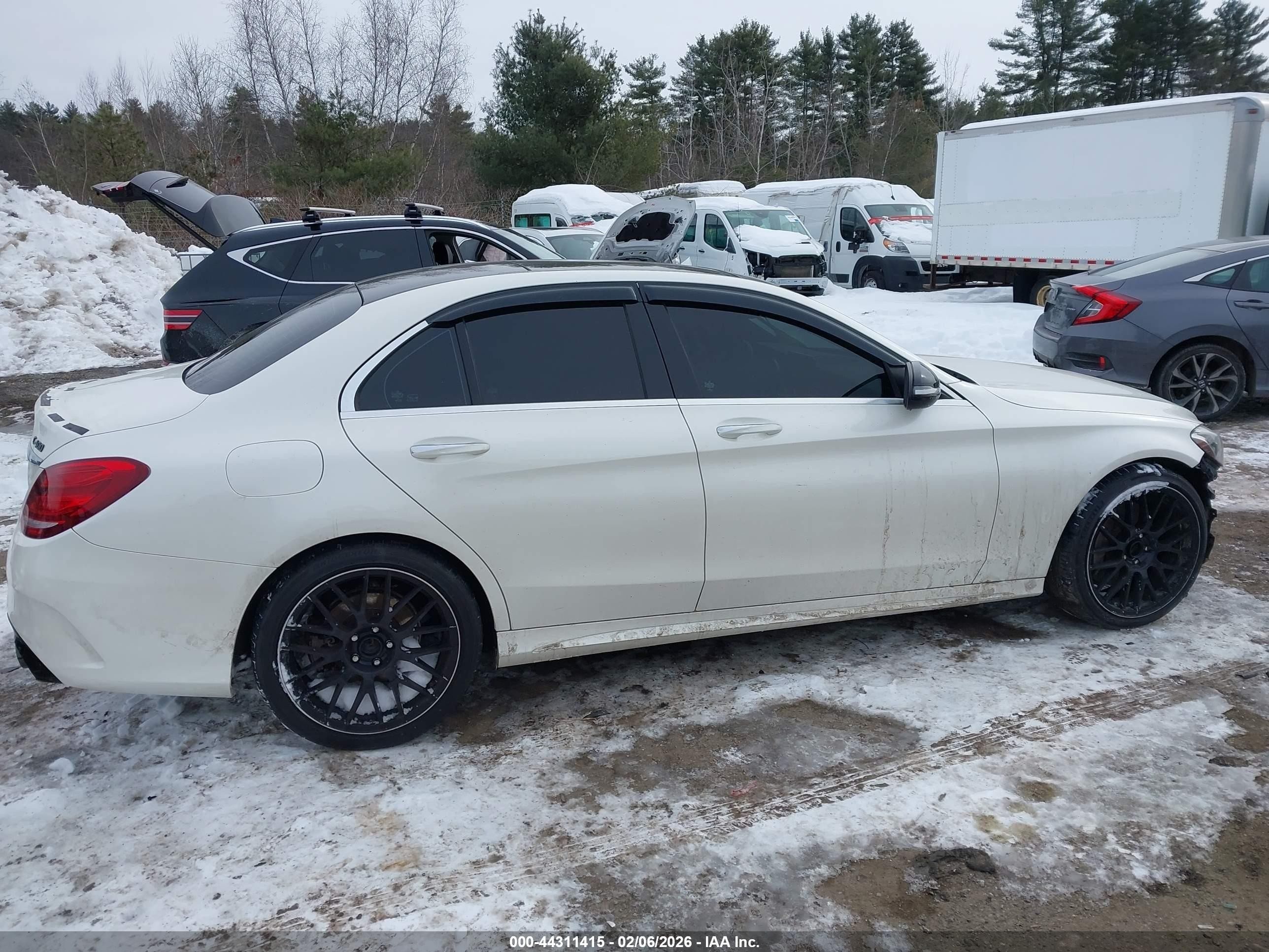 2015 Mercedes-benz C 400 4matic White vin: 55SWF6GB4FU035202