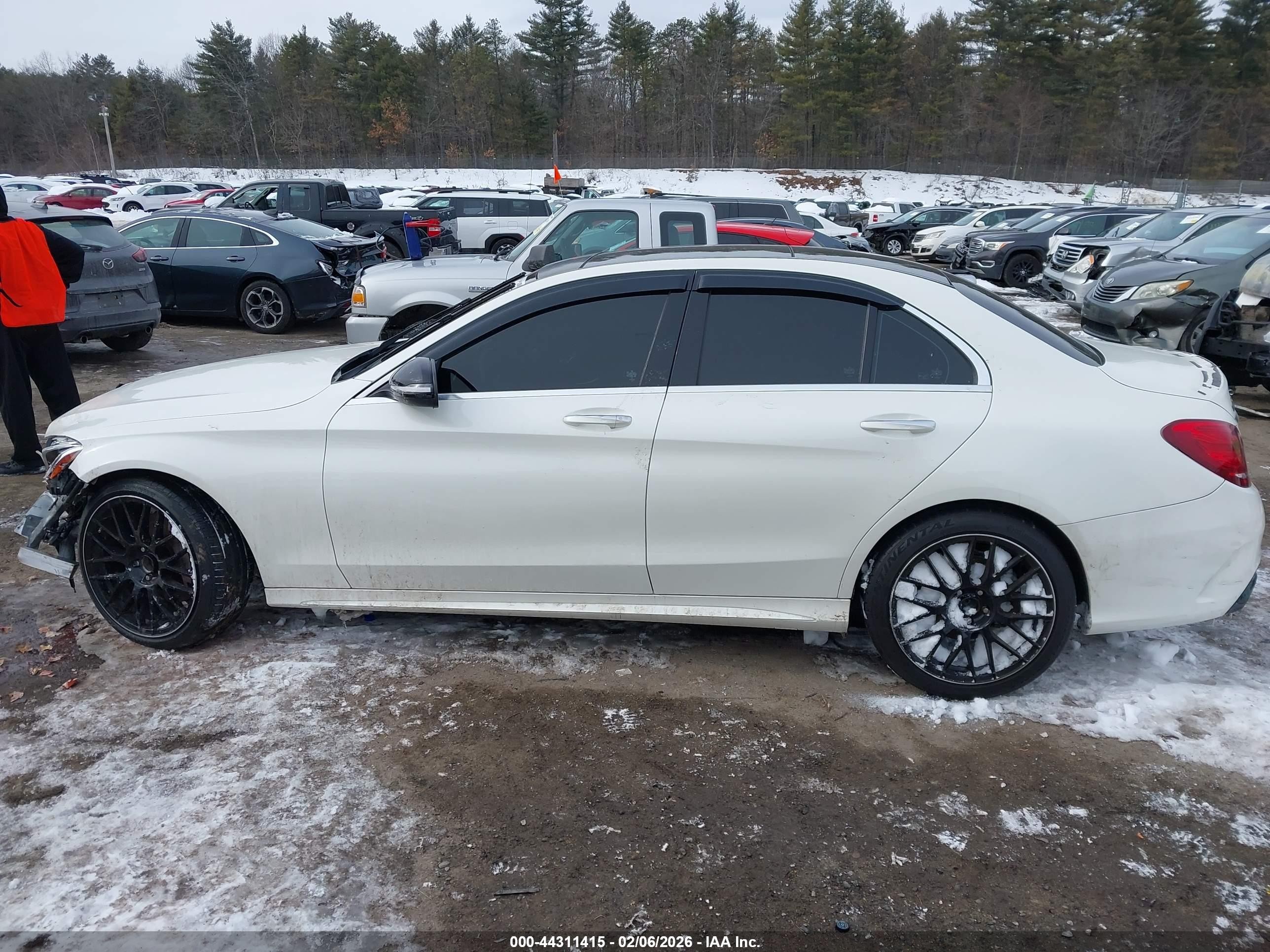 2015 Mercedes-benz C 400 4matic White vin: 55SWF6GB4FU035202
