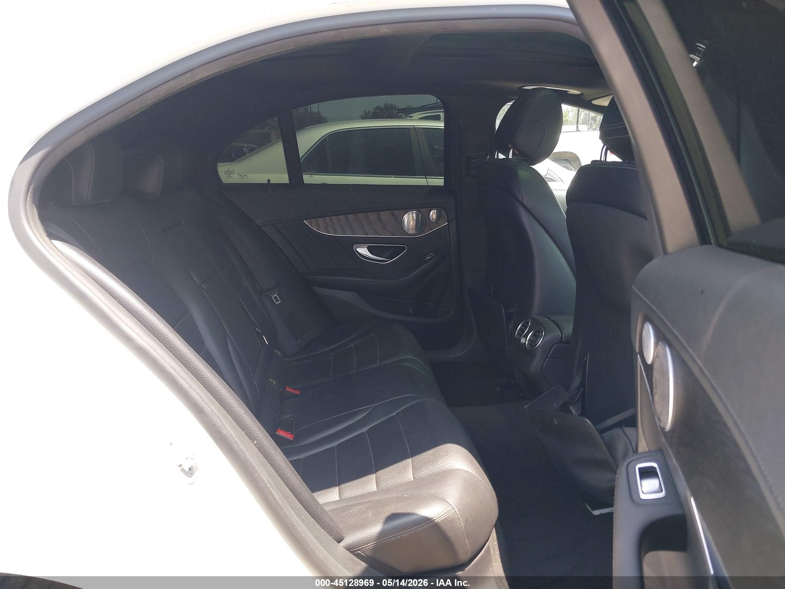 2015 Mercedes-benz C 400 4matic Белый vin: 55SWF6GB4FU042747