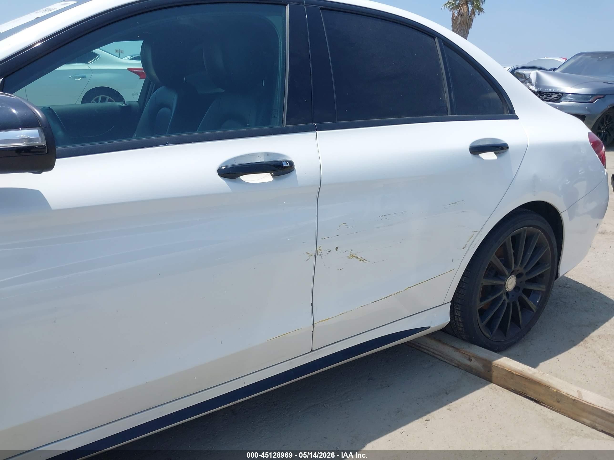 2015 Mercedes-benz C 400 4matic Белый vin: 55SWF6GB4FU042747