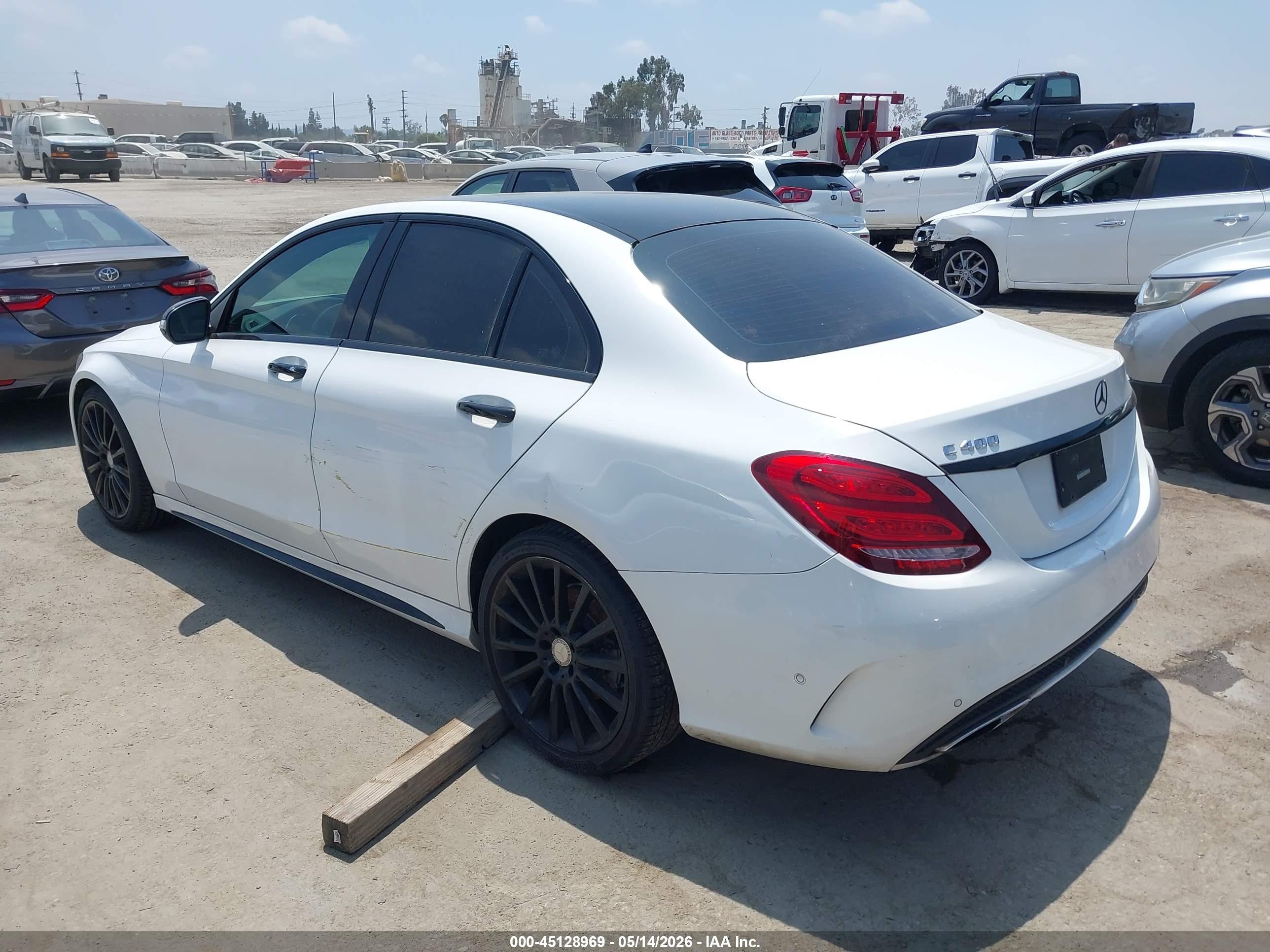 2015 Mercedes-benz C 400 4matic Белый vin: 55SWF6GB4FU042747