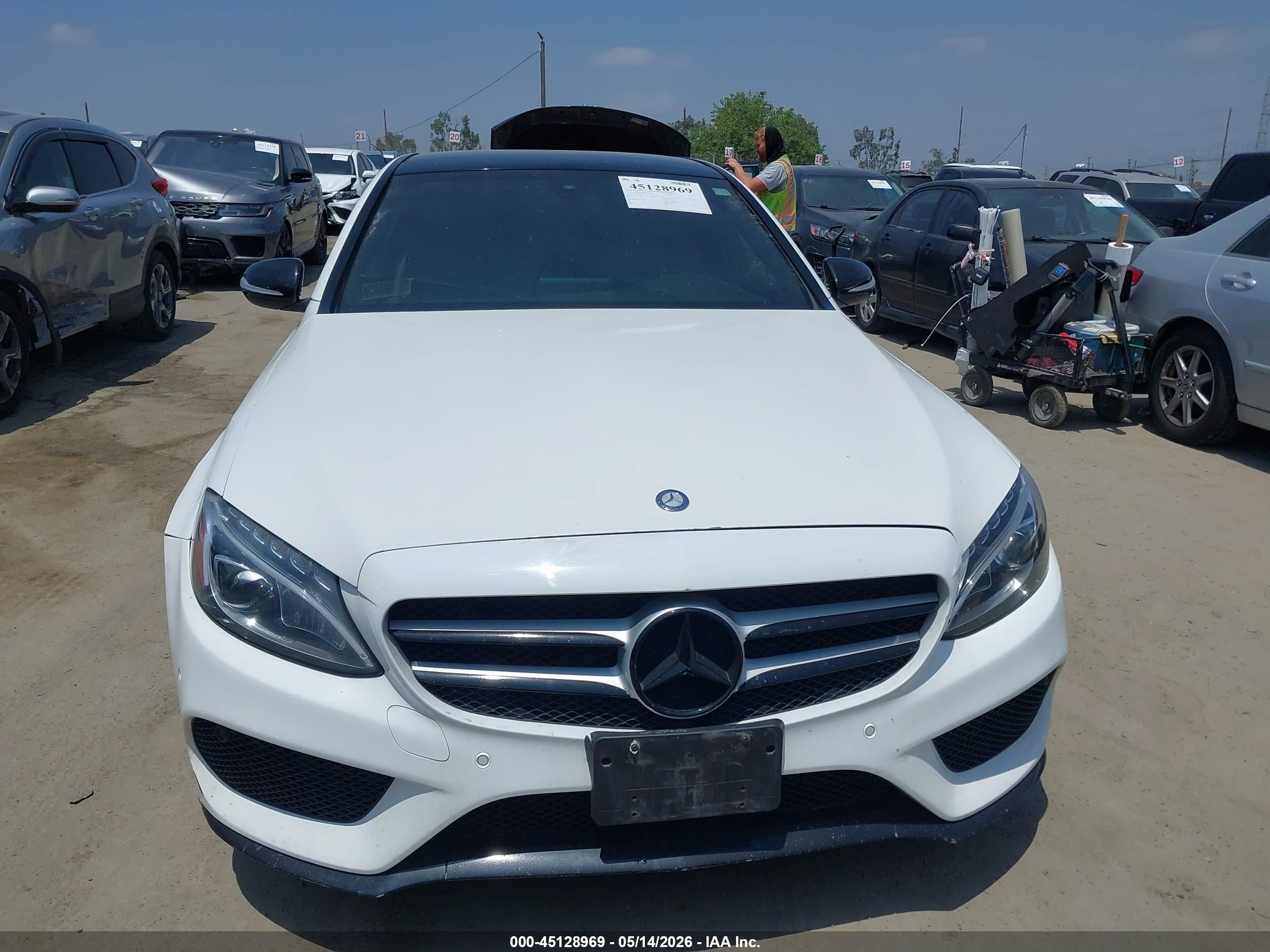 2015 Mercedes-benz C 400 4matic Белый vin: 55SWF6GB4FU042747
