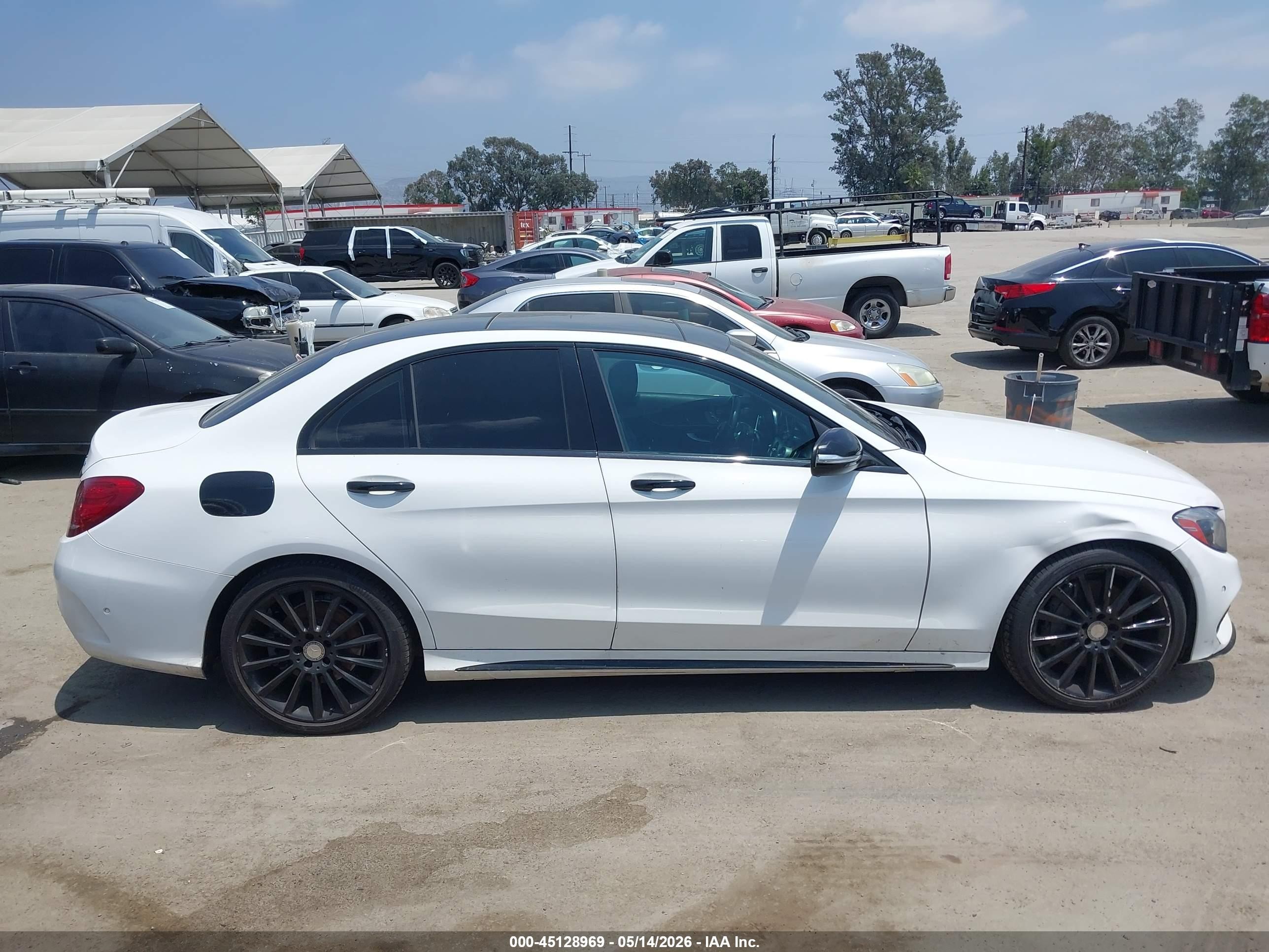2015 Mercedes-benz C 400 4matic Белый vin: 55SWF6GB4FU042747