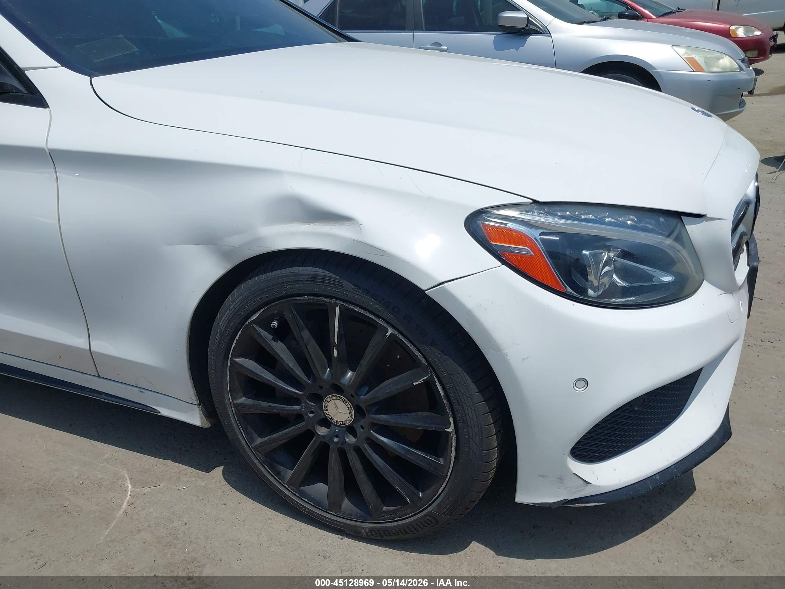 2015 Mercedes-benz C 400 4matic Белый vin: 55SWF6GB4FU042747