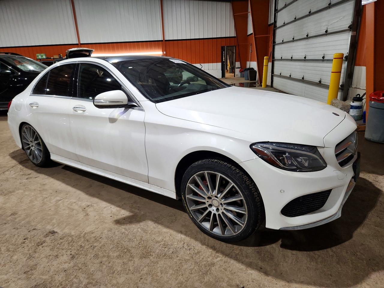 2015 Mercedes Benz C 400 4matic White vin: 55SWF6GB4FU048516